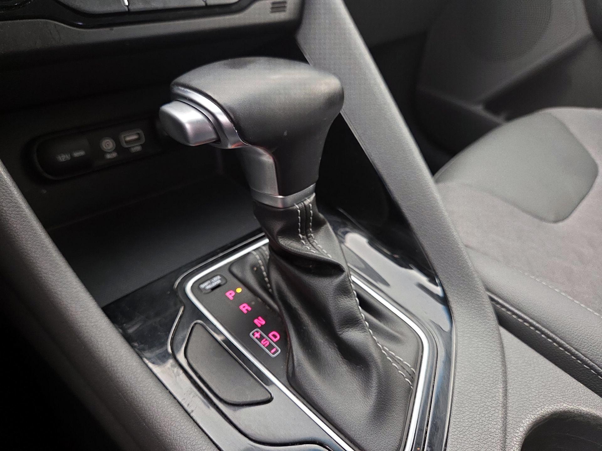 Thumbnail: 2017 Kia Niro - 17