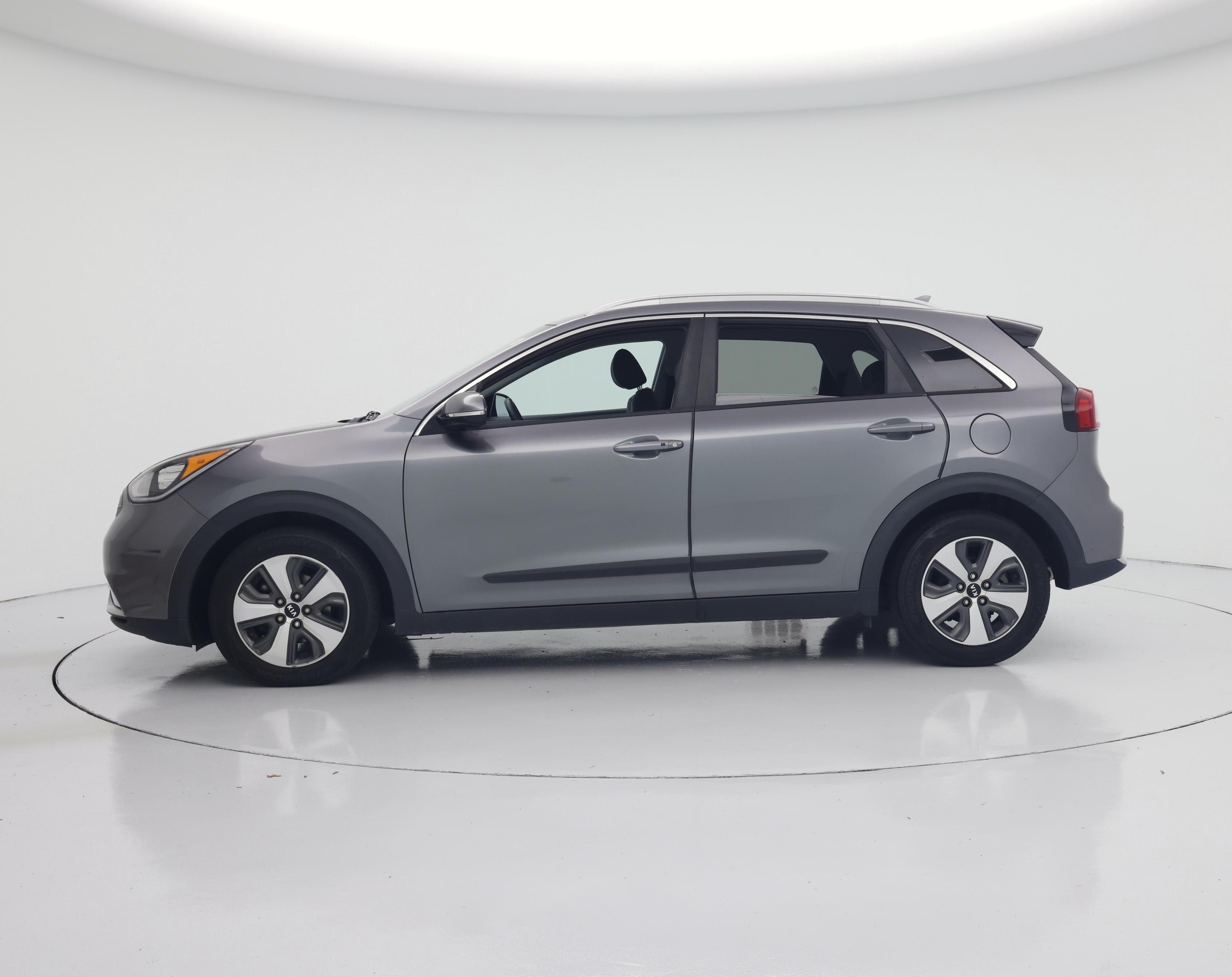 Thumbnail: 2017 Kia Niro - 3