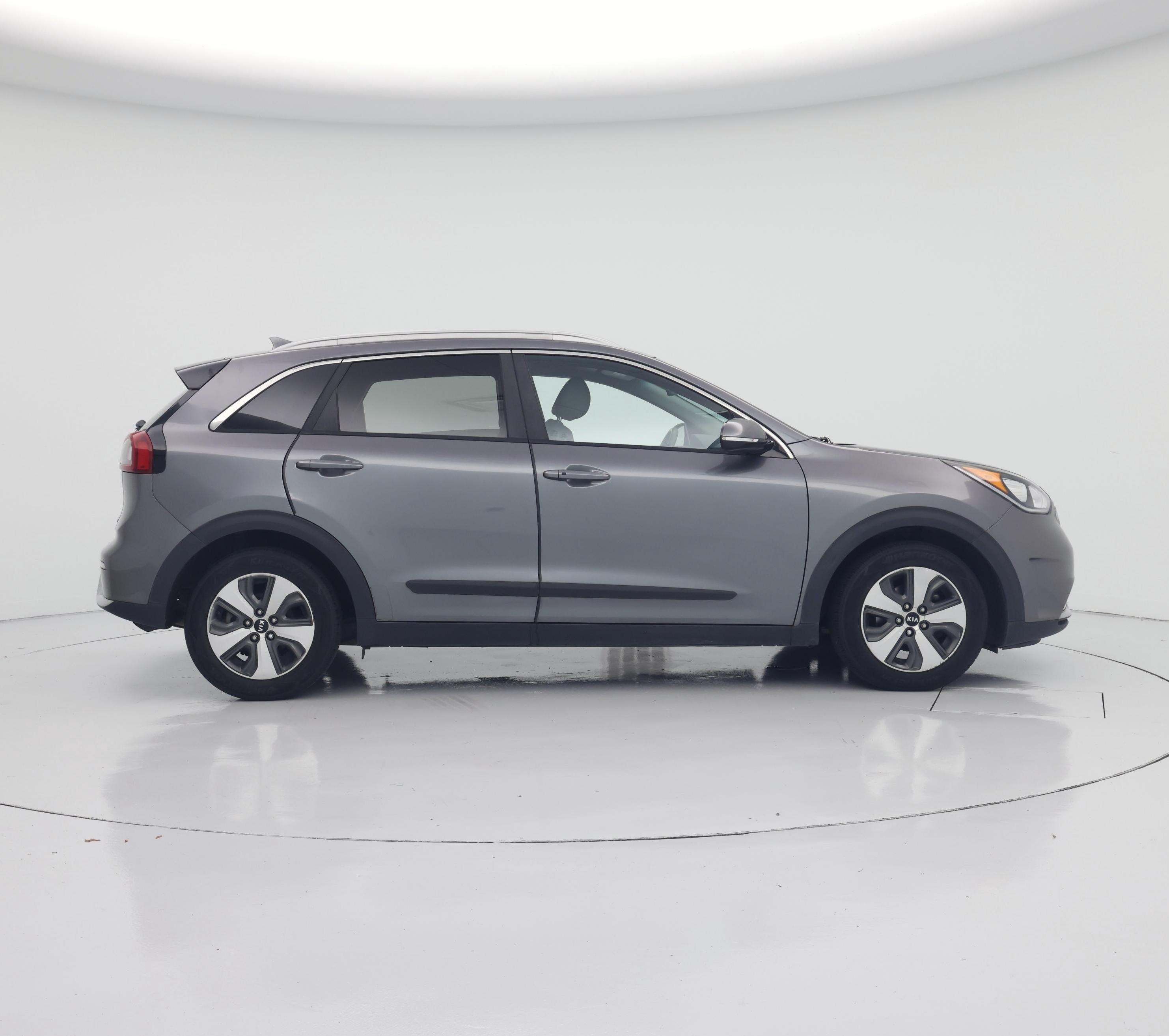 Thumbnail: 2017 Kia Niro - 7