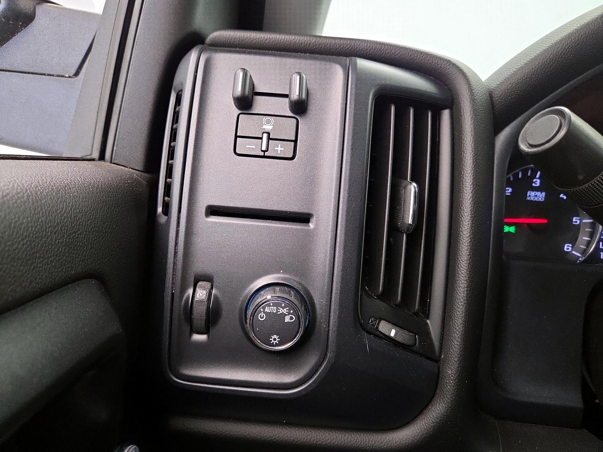 Thumbnail: 2018 Chevrolet Silverado 2500 - 13