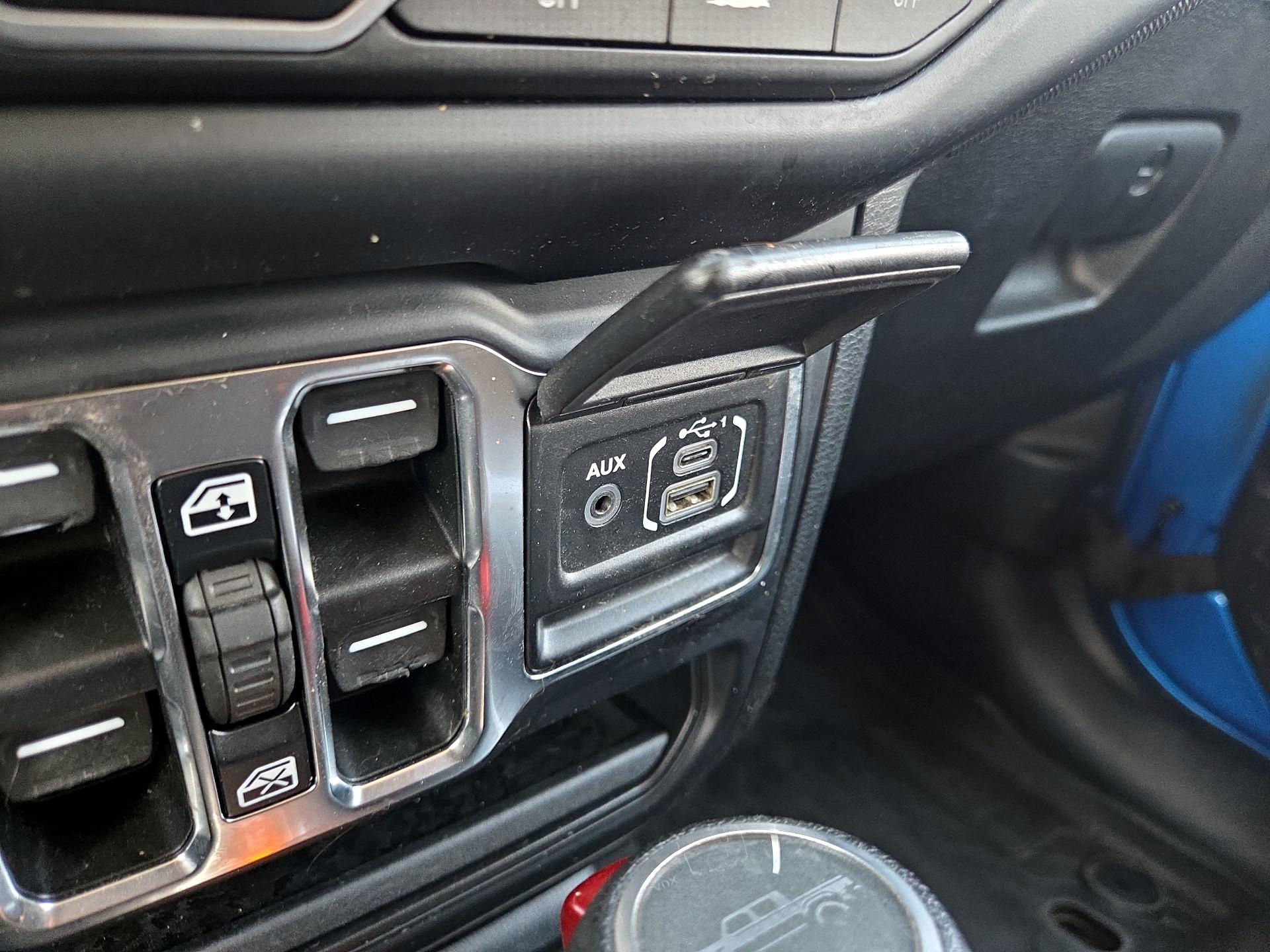Thumbnail: 2021 Jeep Gladiator - 17