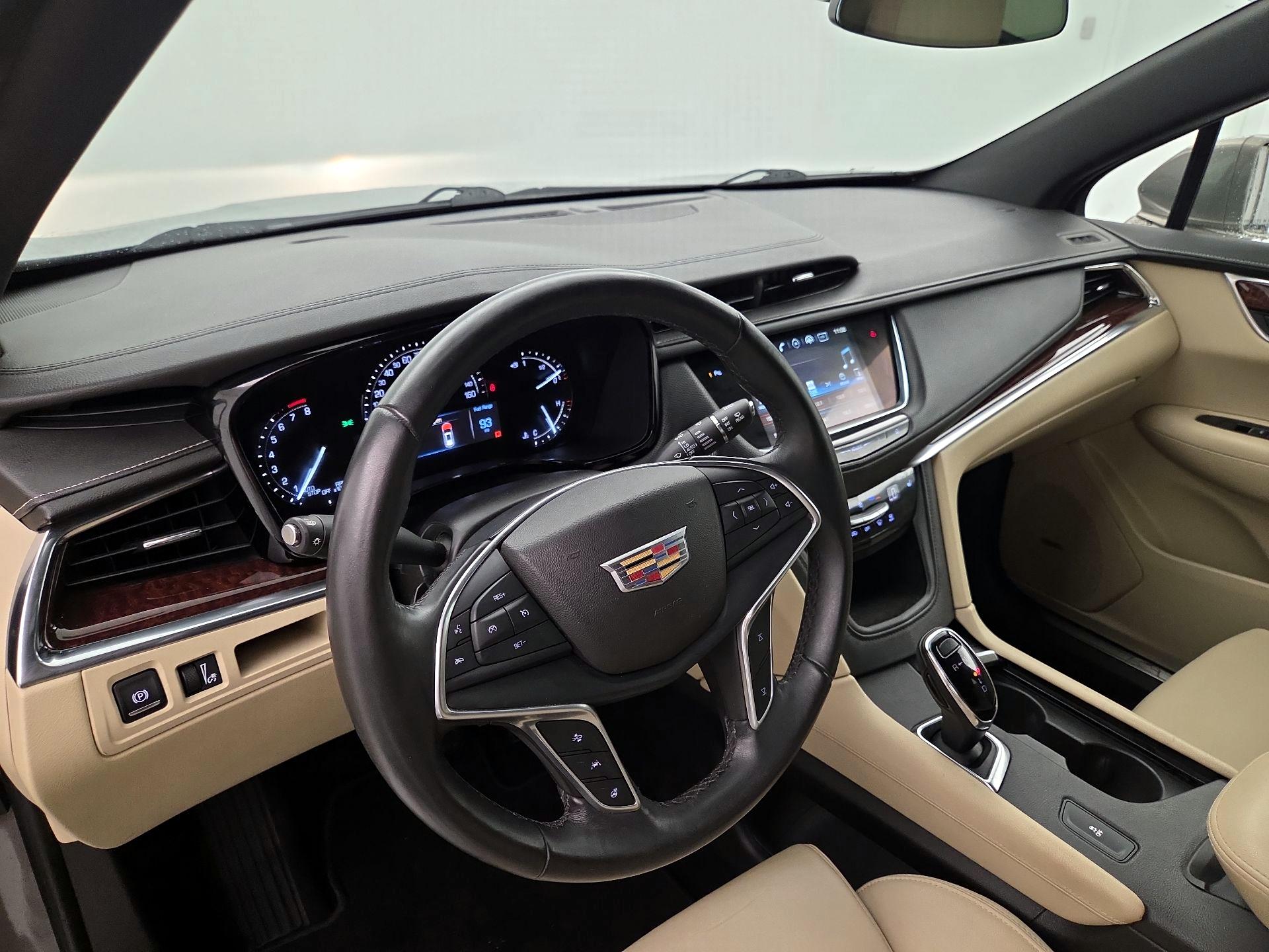 Thumbnail: 2017 Cadillac XT5 - 9