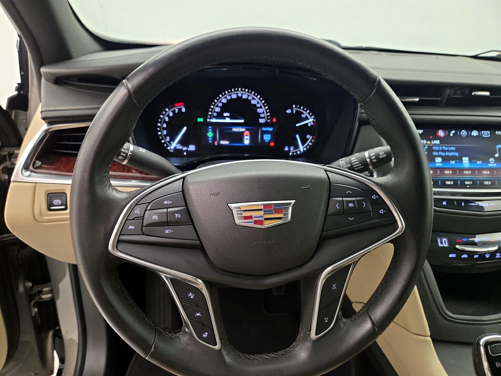 Thumbnail: 2017 Cadillac XT5 - 10