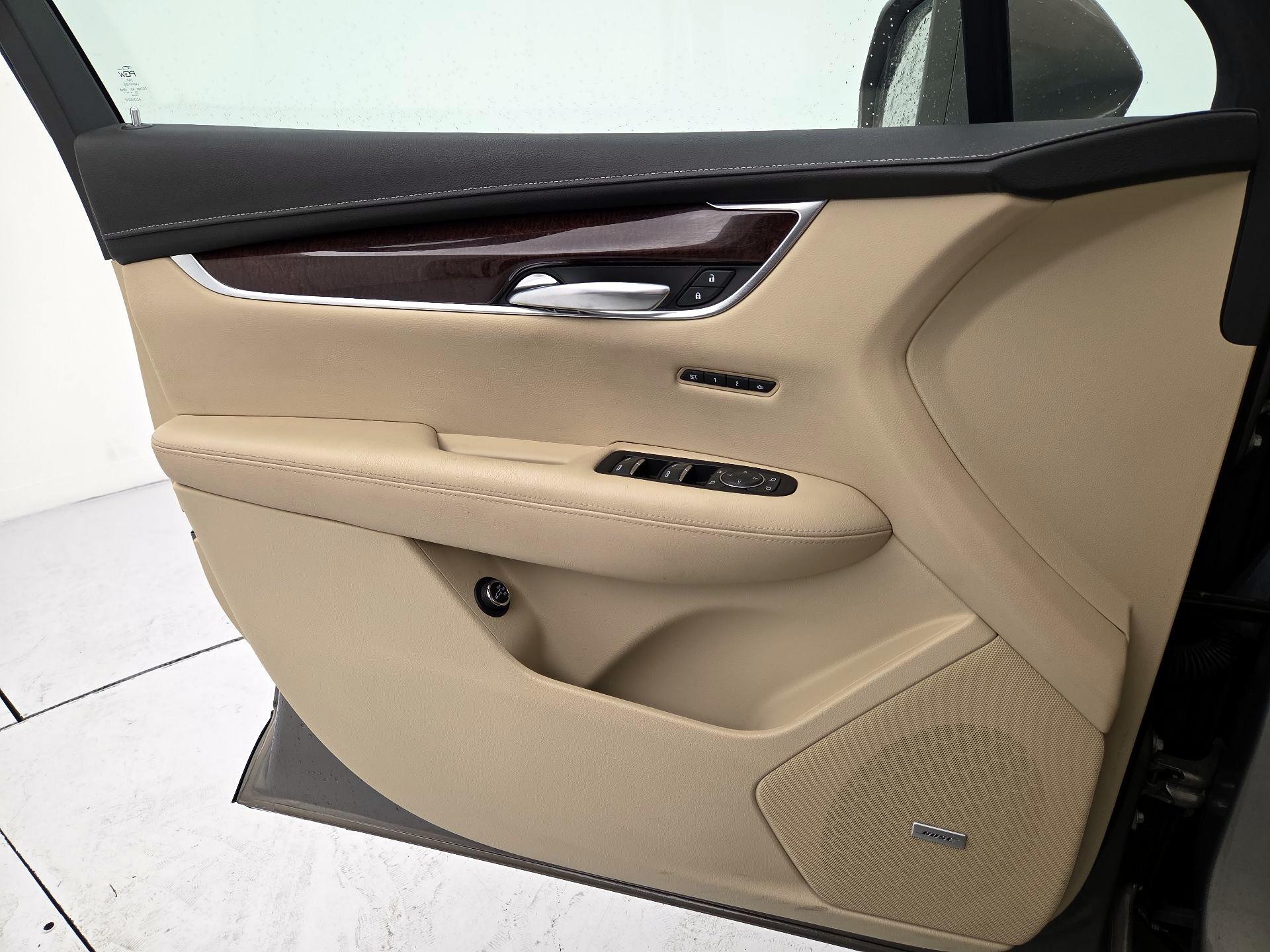 Thumbnail: 2017 Cadillac XT5 - 12