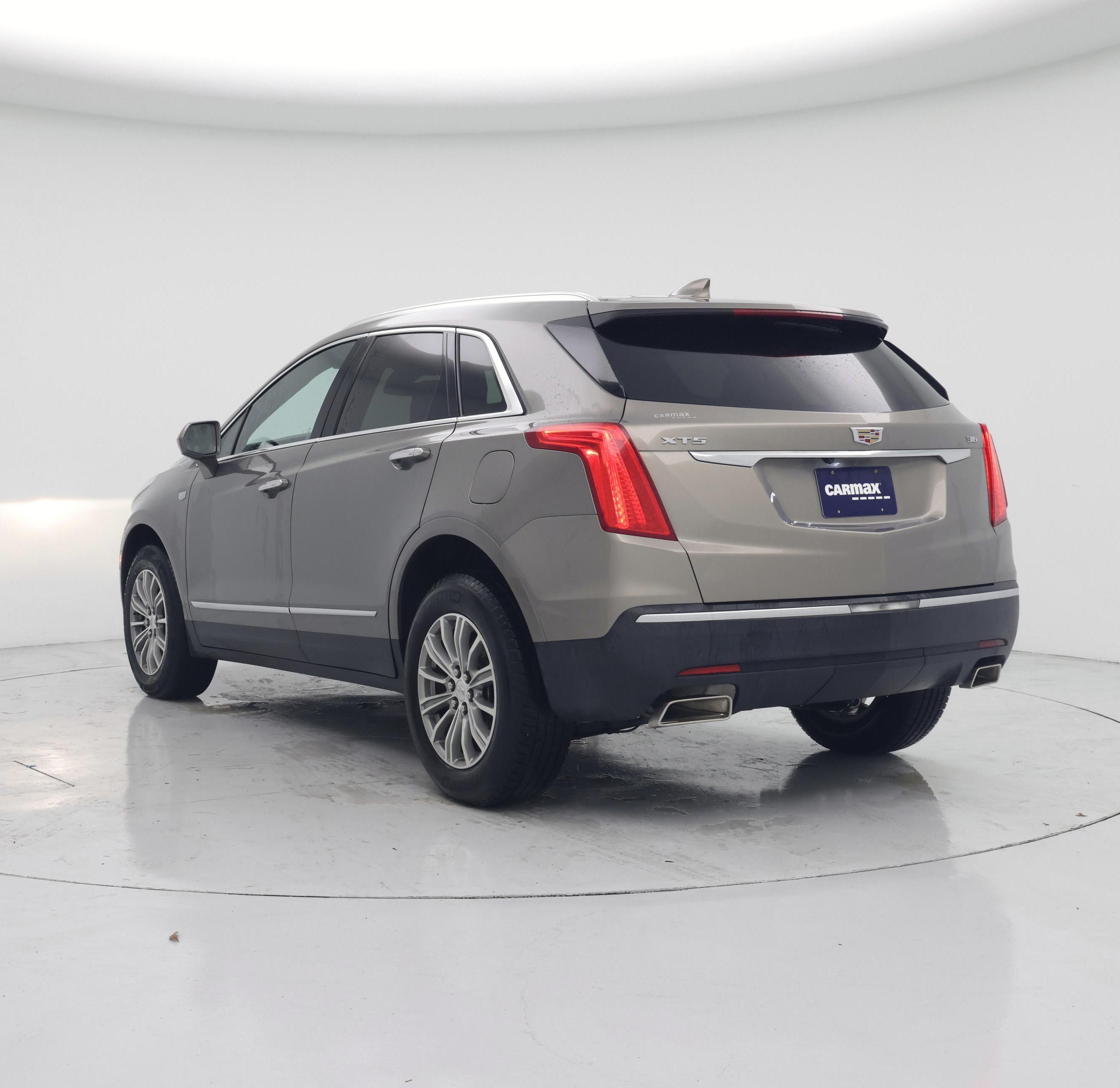 Thumbnail: 2017 Cadillac XT5 - 2
