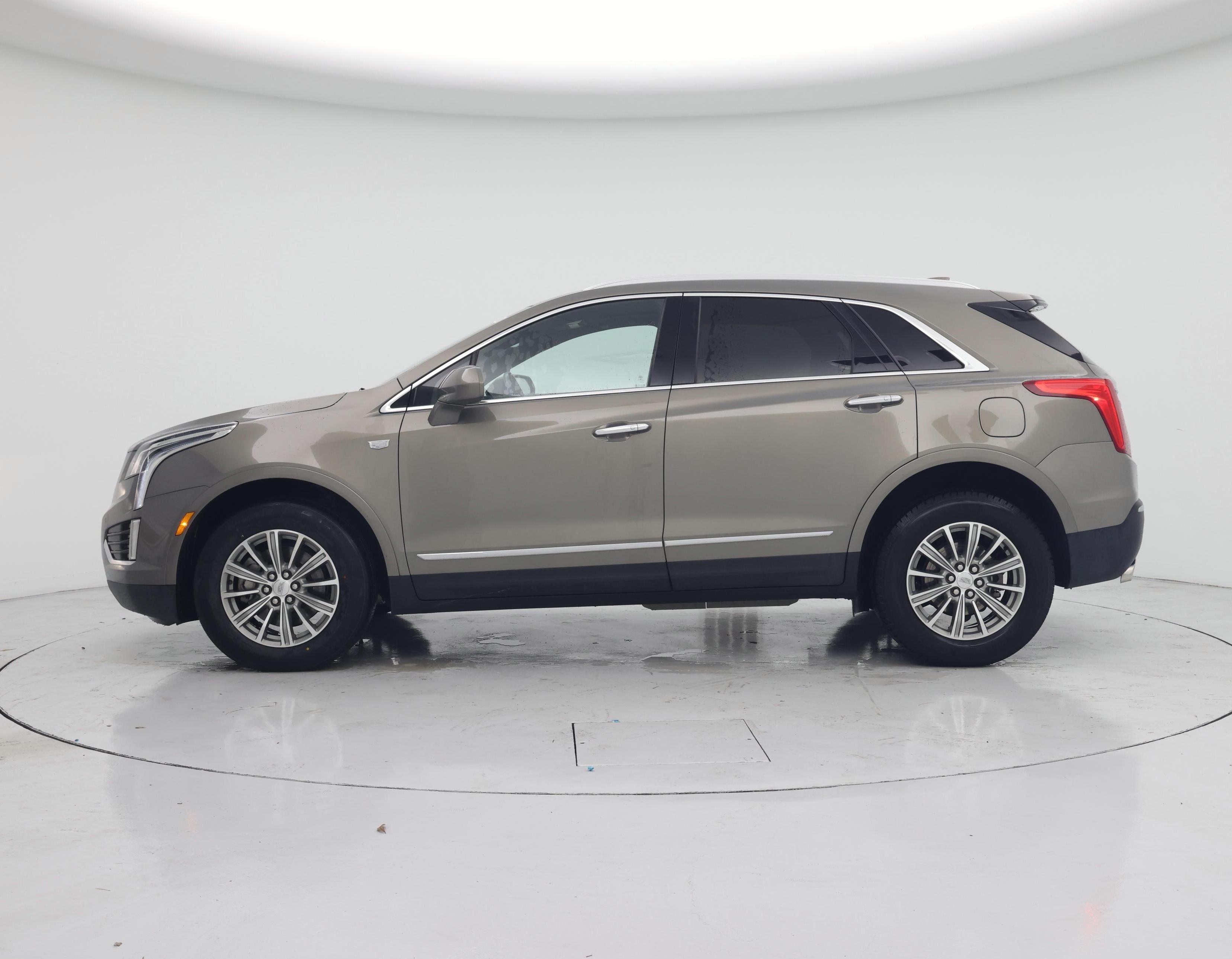 Thumbnail: 2017 Cadillac XT5 - 3