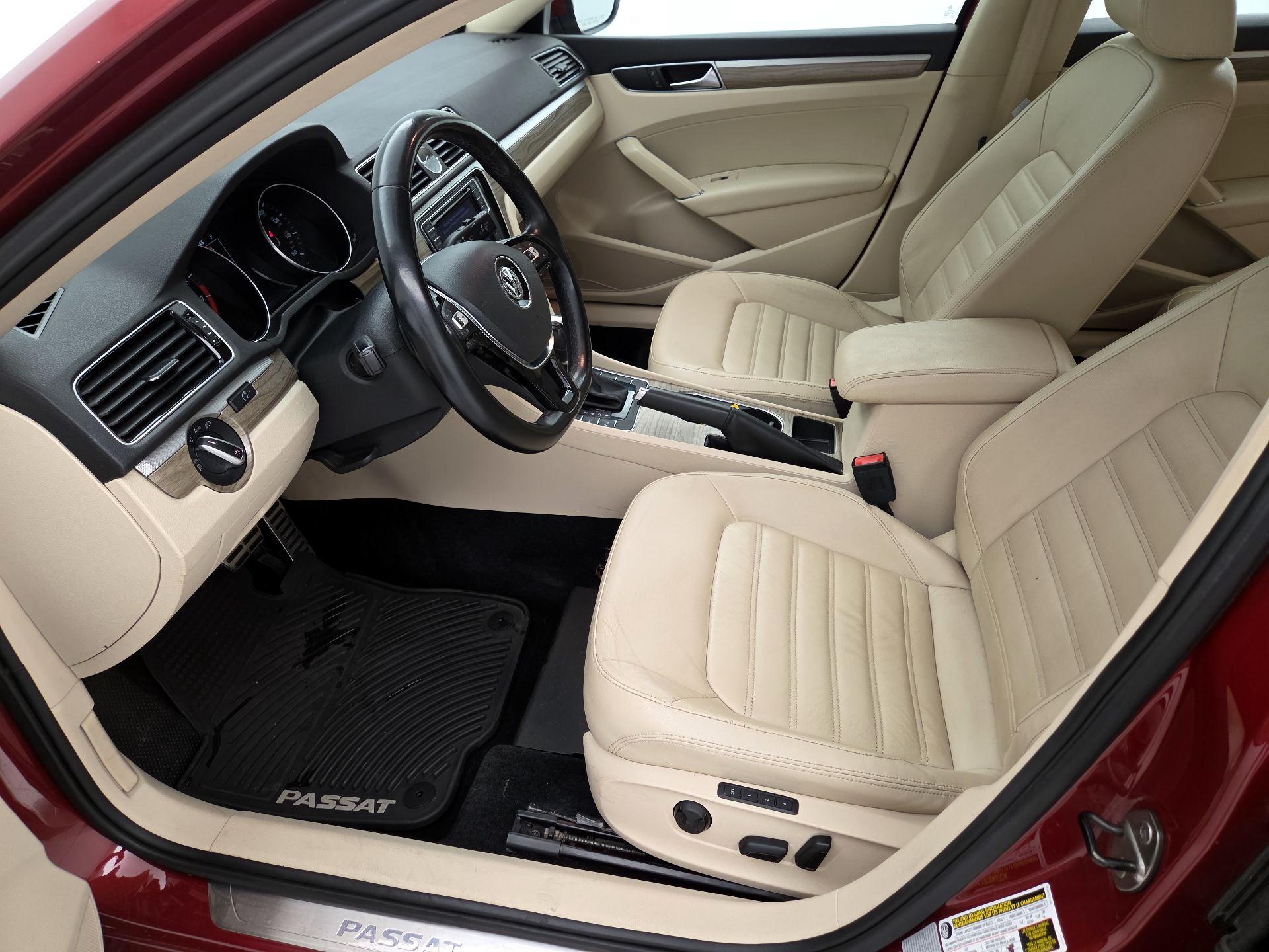 Thumbnail: 2016 Volkswagen Passat - 11