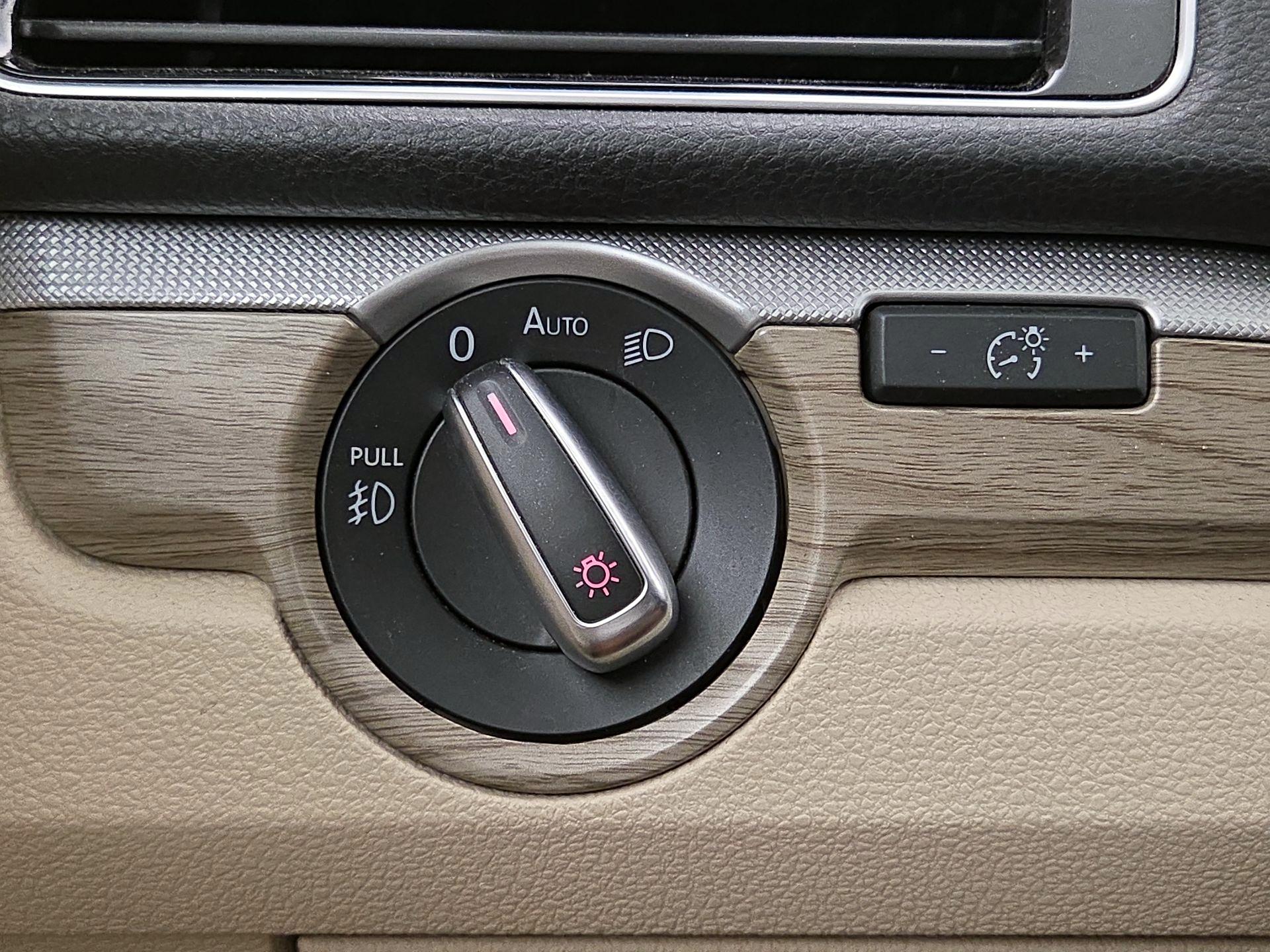 Thumbnail: 2016 Volkswagen Passat - 13