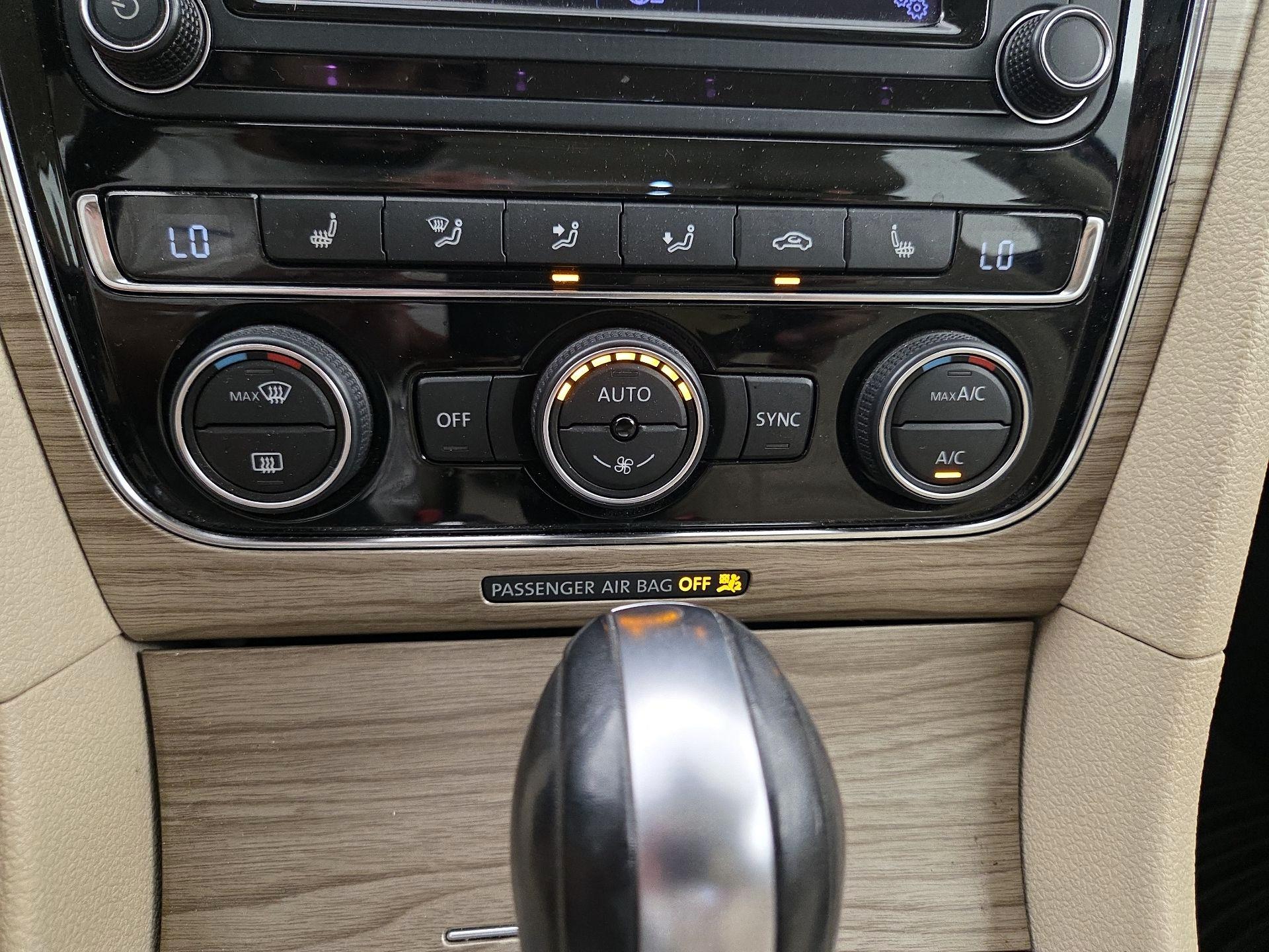 Thumbnail: 2016 Volkswagen Passat - 16