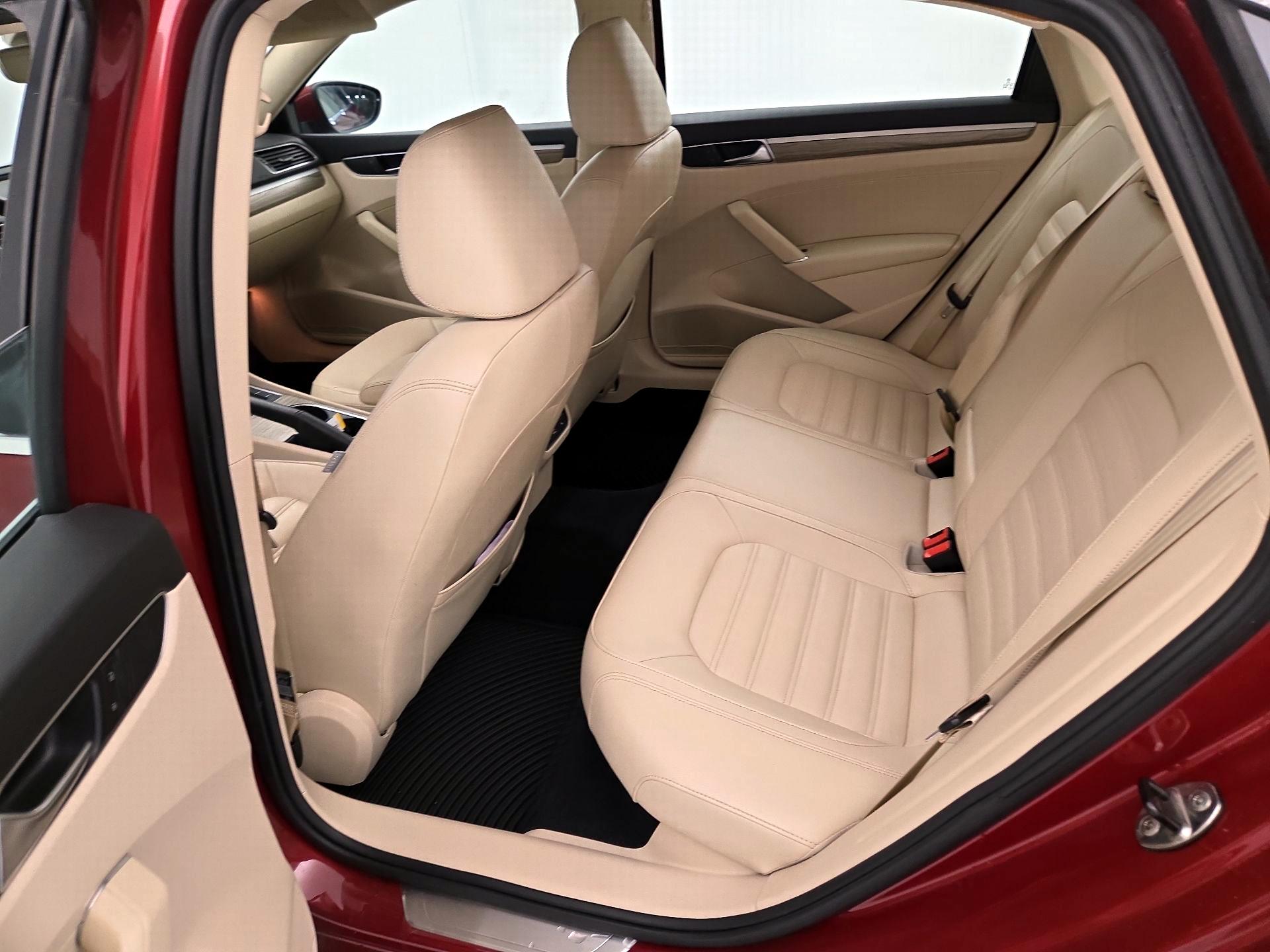 Thumbnail: 2016 Volkswagen Passat - 19