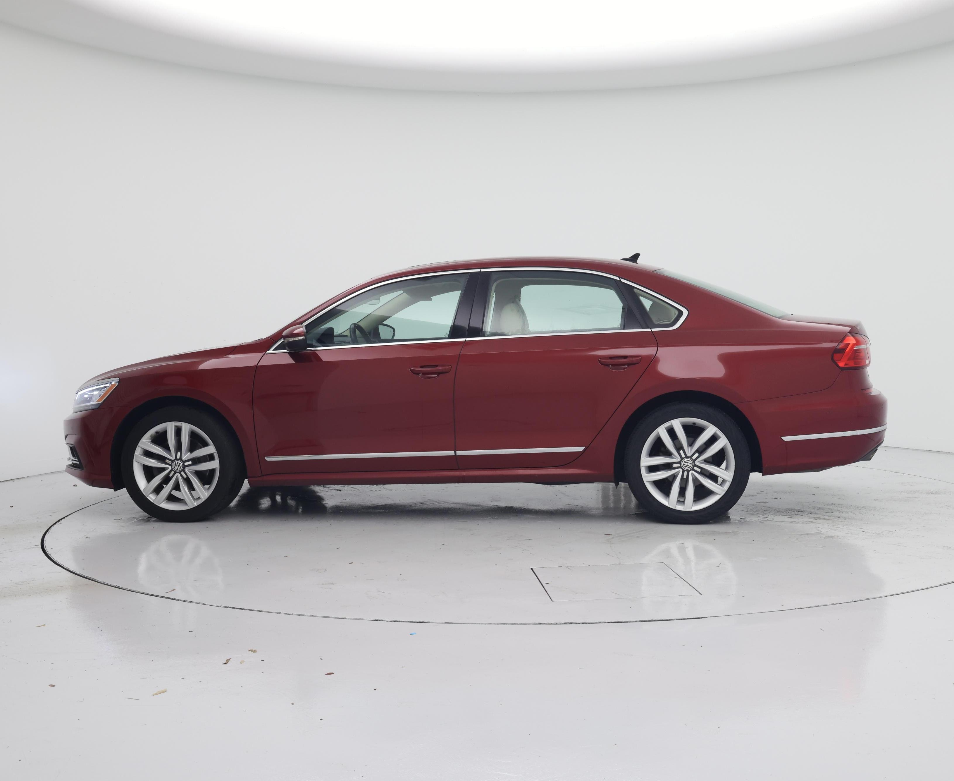 Thumbnail: 2016 Volkswagen Passat - 3