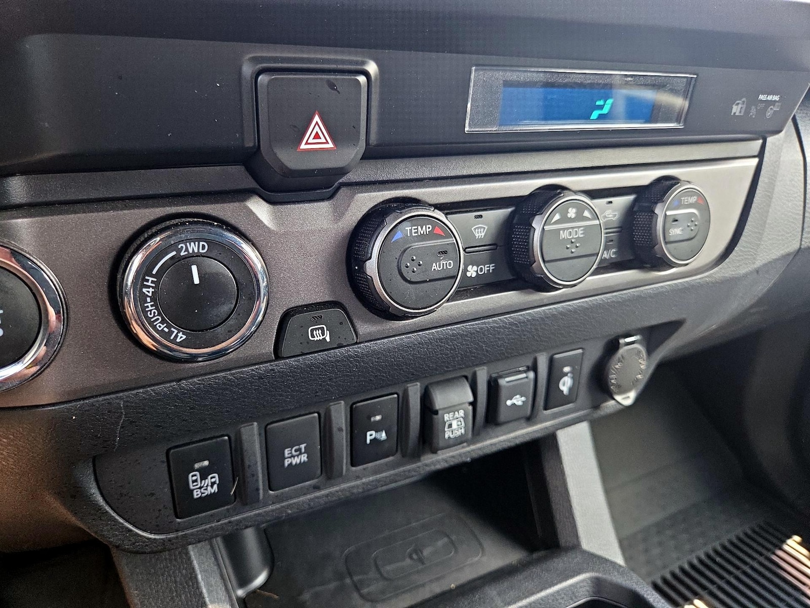 2023 Toyota Tacoma TRD Sport - Photo 17