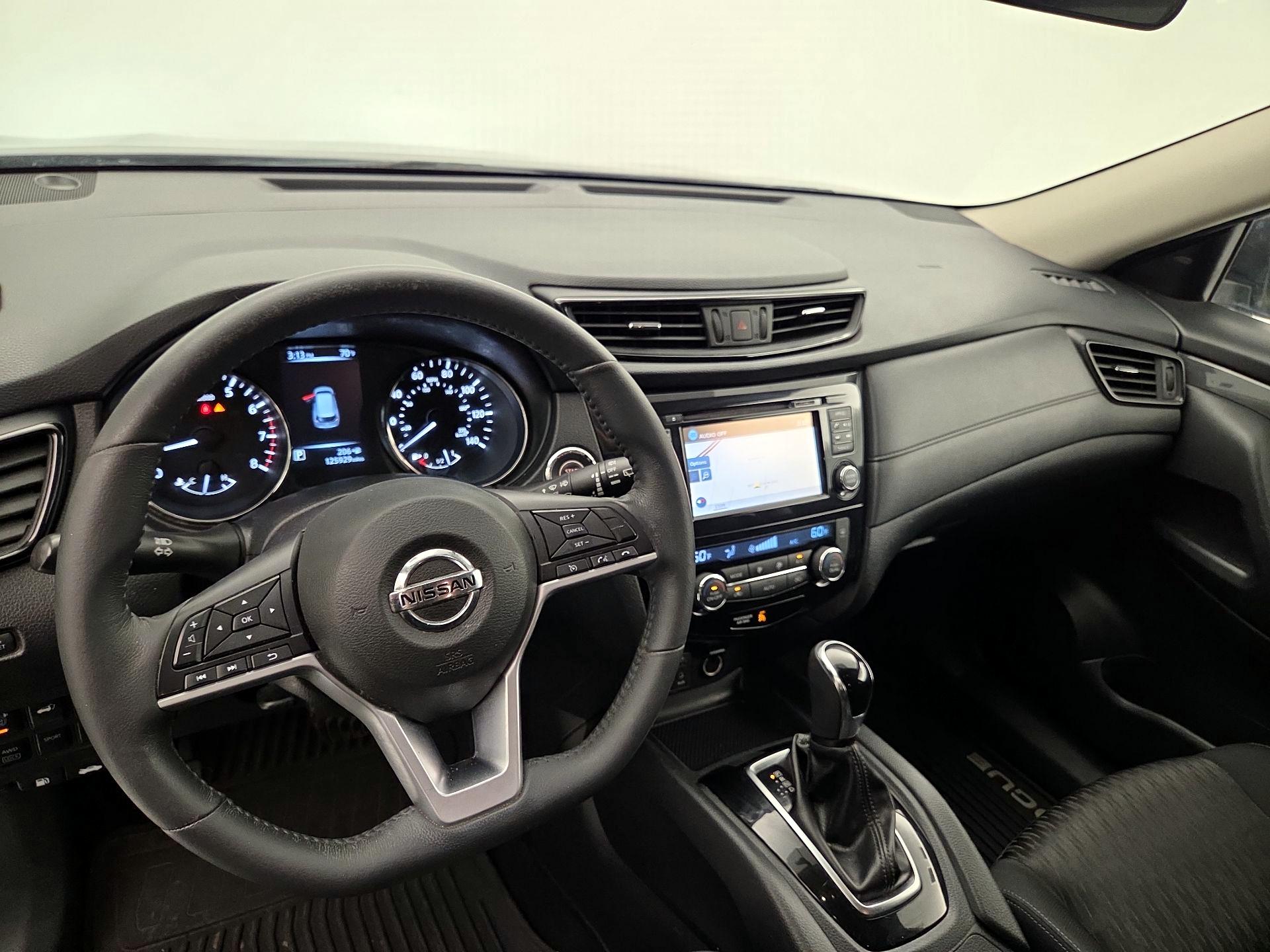 Thumbnail: 2017 Nissan Rogue - 9