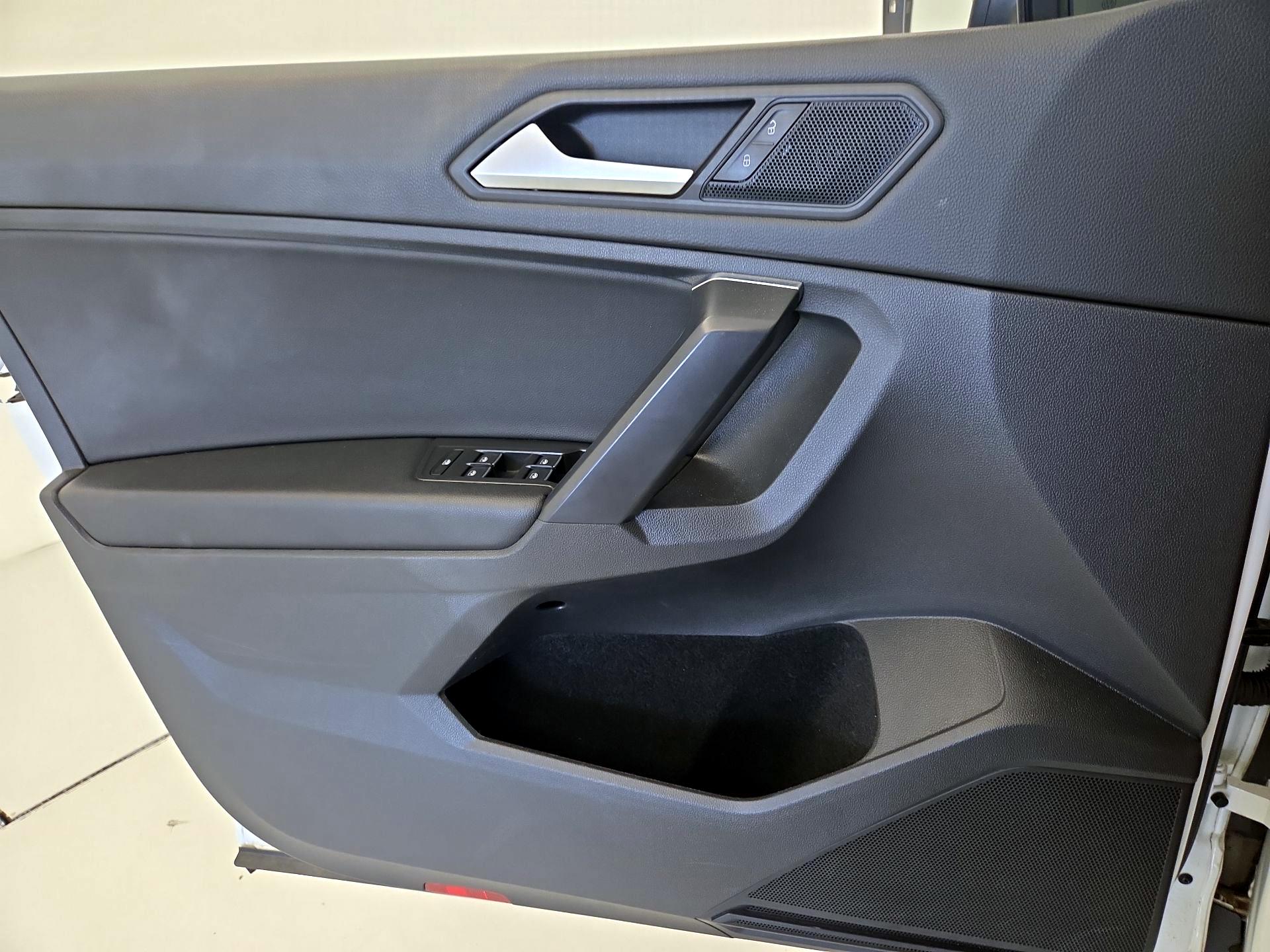 Thumbnail: 2021 Volkswagen Tiguan - 12