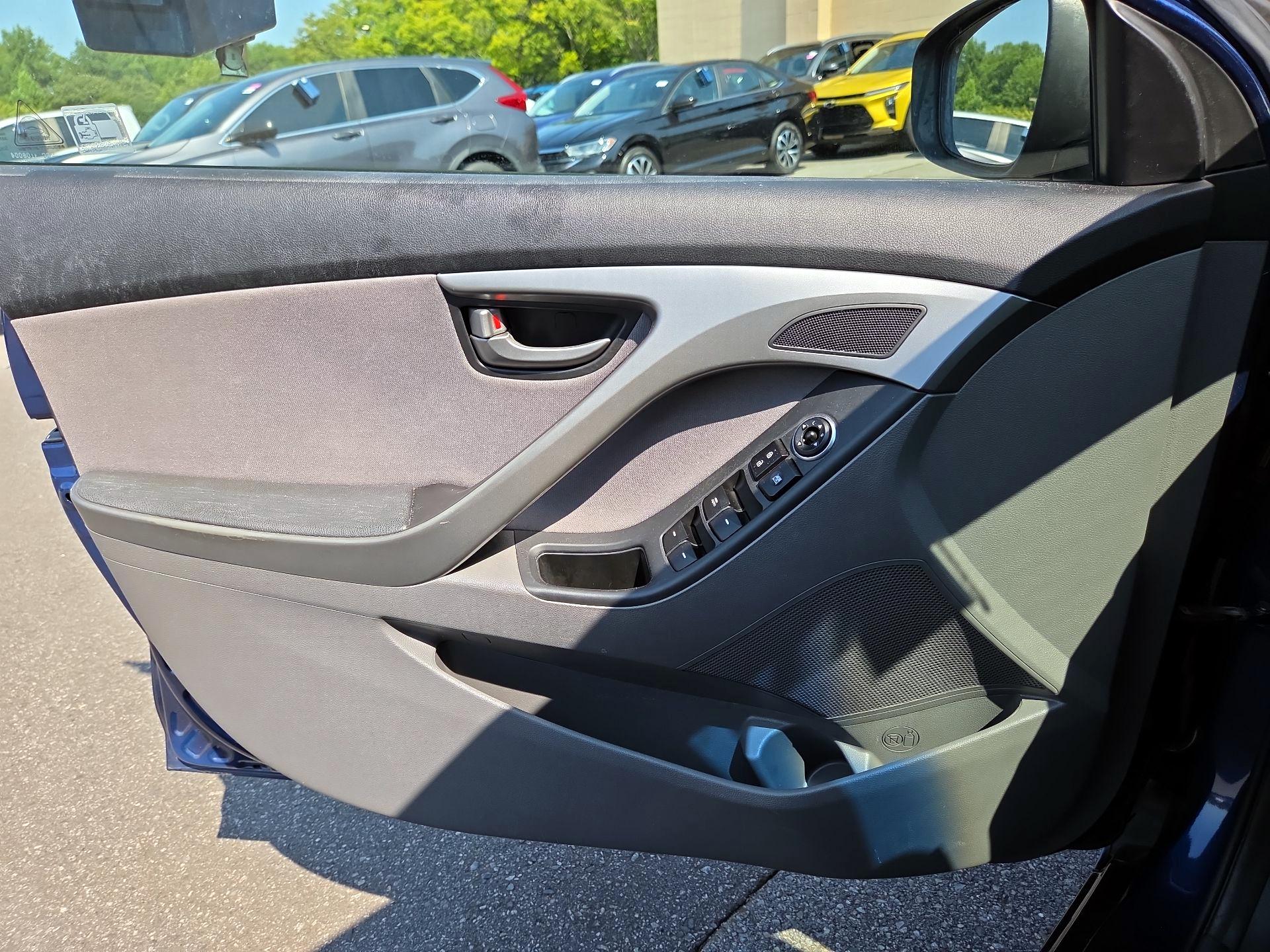 Thumbnail: 2016 Hyundai Elantra - 12