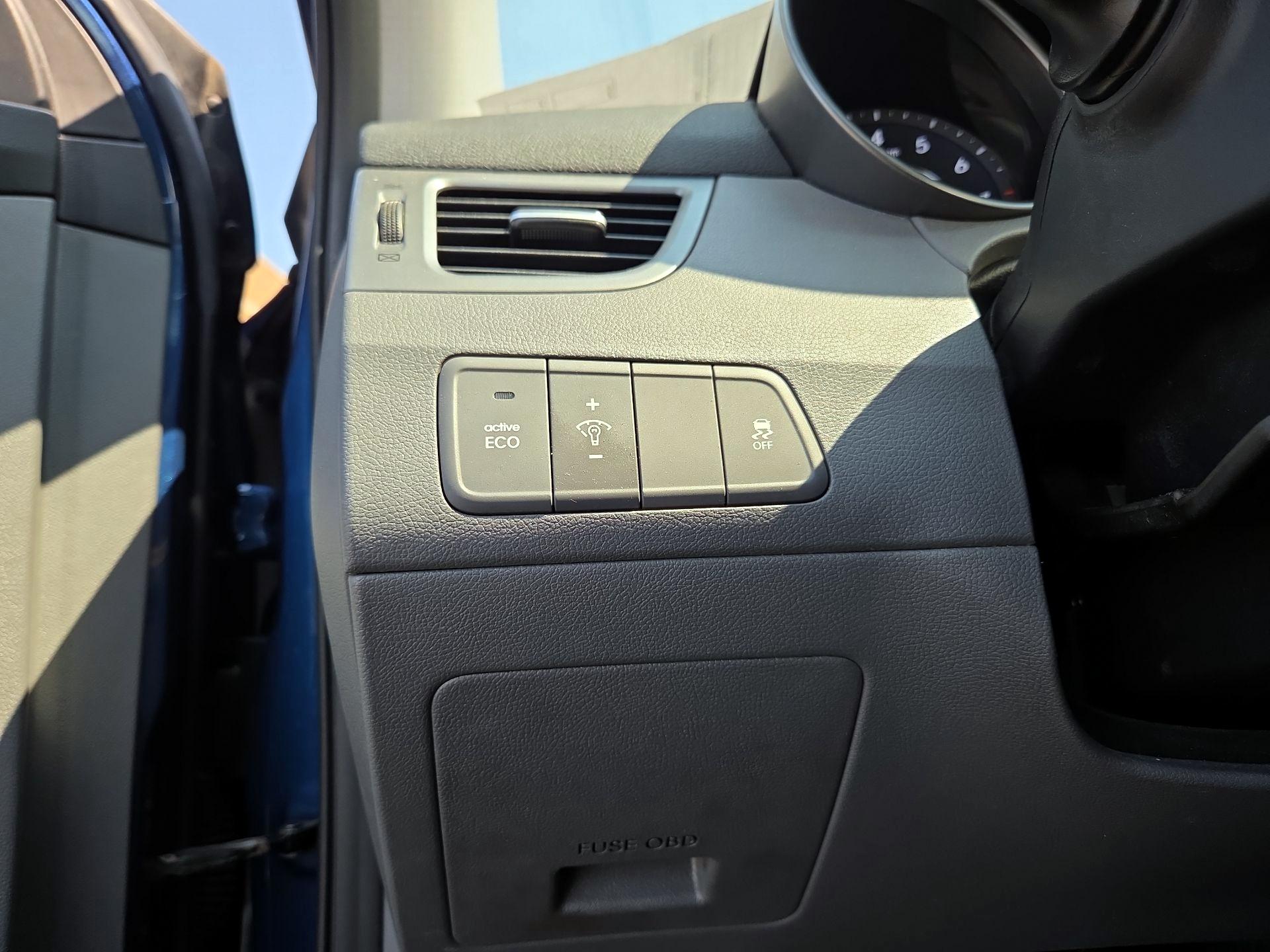 Thumbnail: 2016 Hyundai Elantra - 13