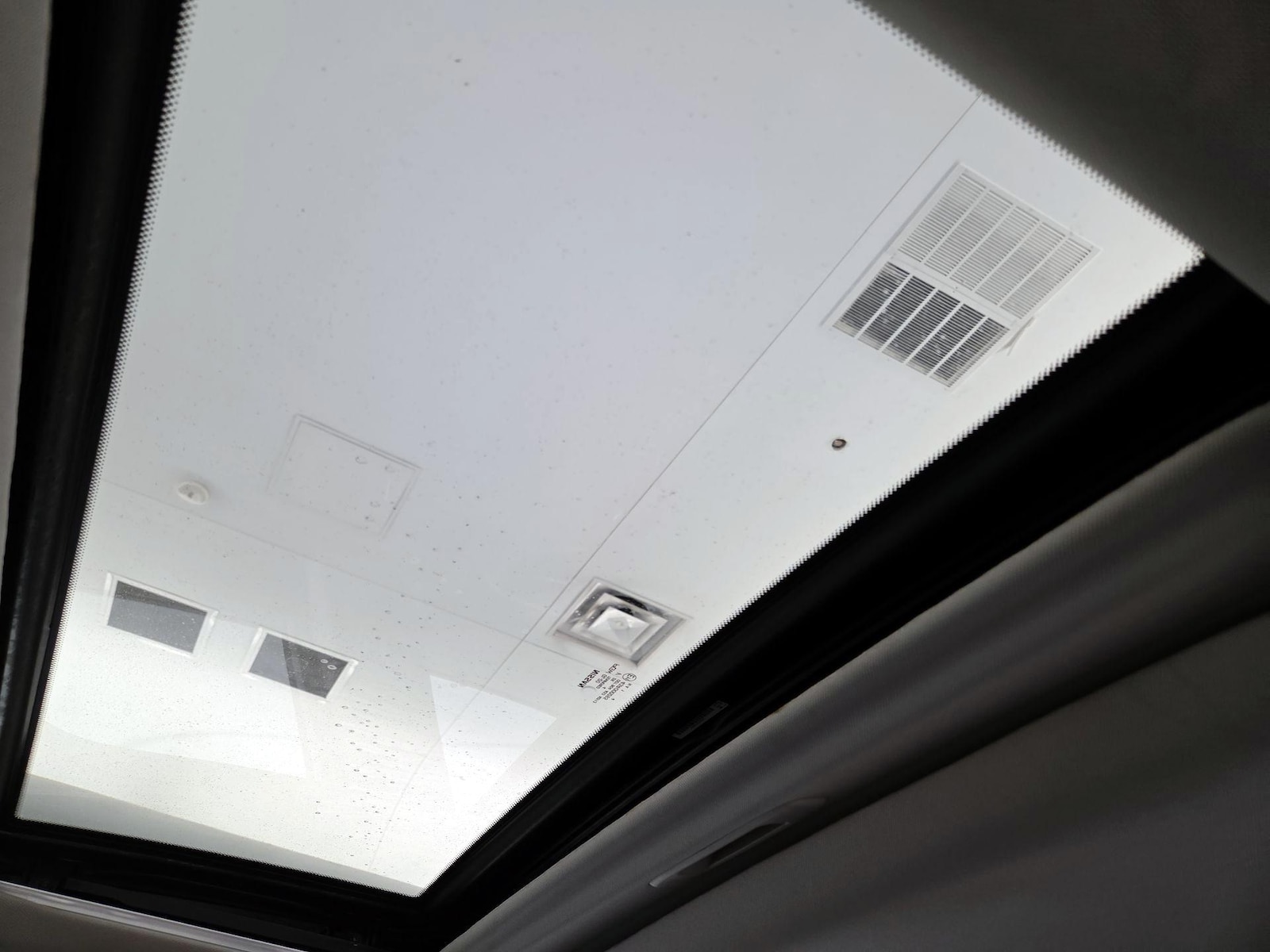 Sunroof(s) & Overhead Airbags