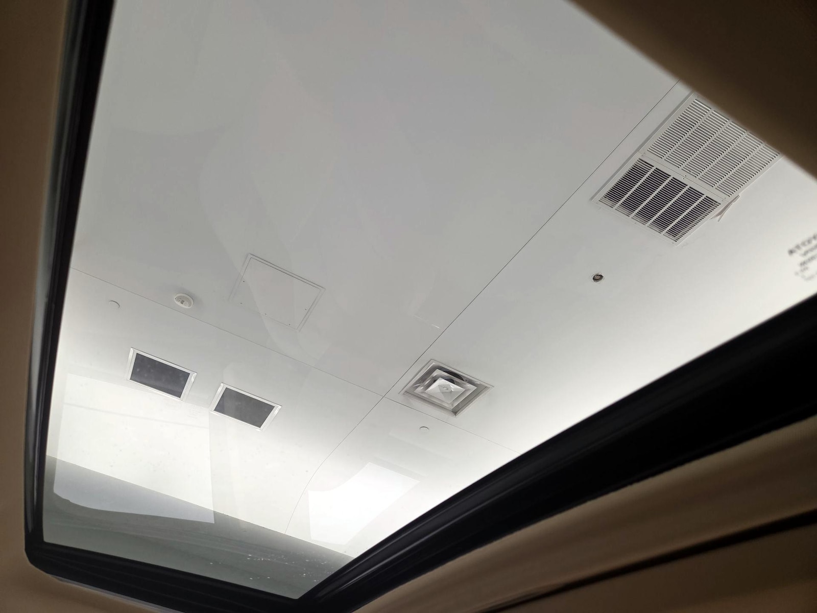 Sunroof(s) & Overhead Airbags