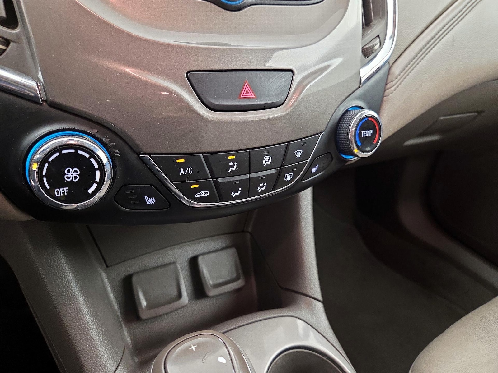 2018 Chevrolet Cruze Premier - Photo 17