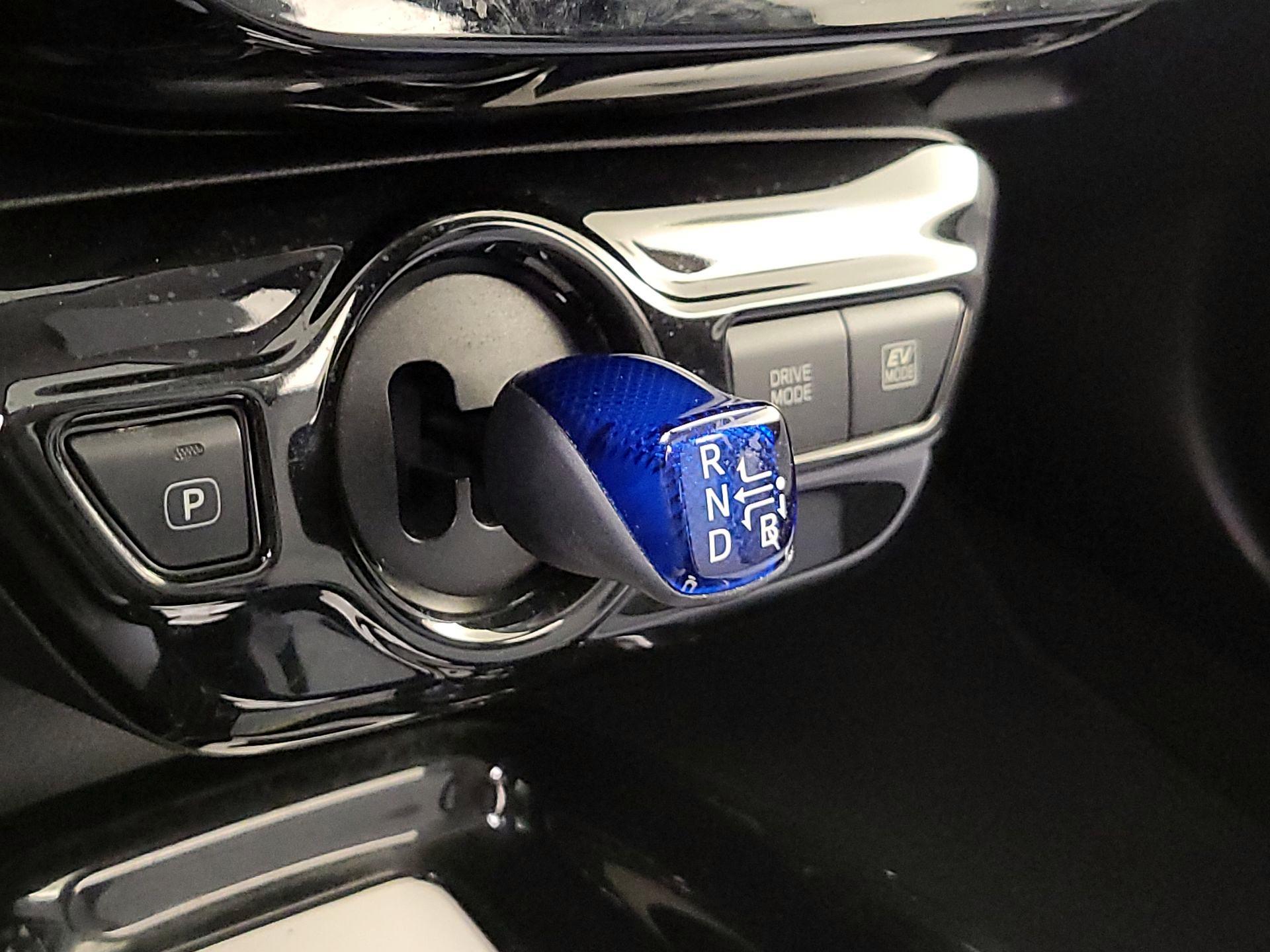 Thumbnail: 2018 Toyota Prius - 18