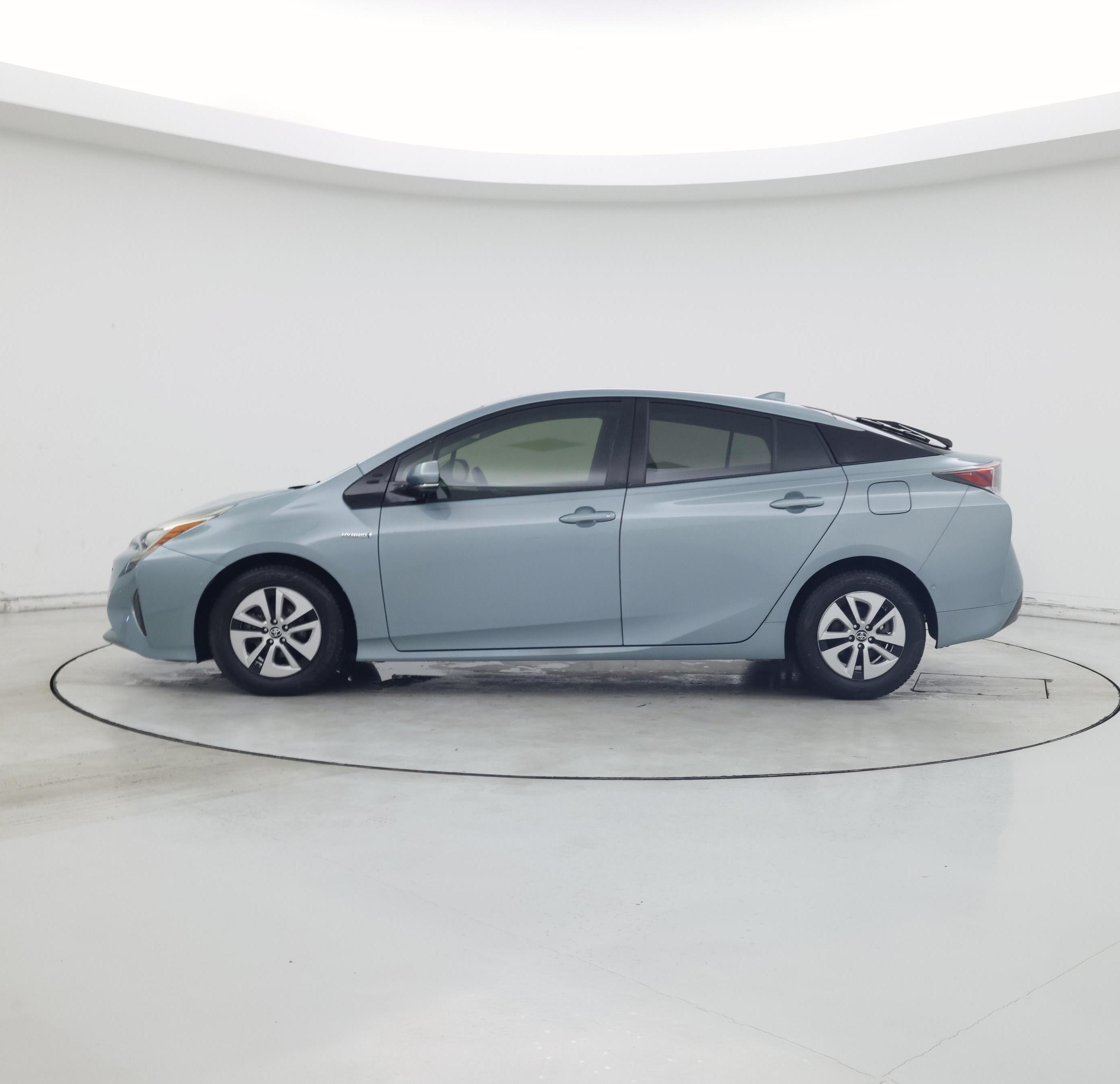 Thumbnail: 2018 Toyota Prius - 3