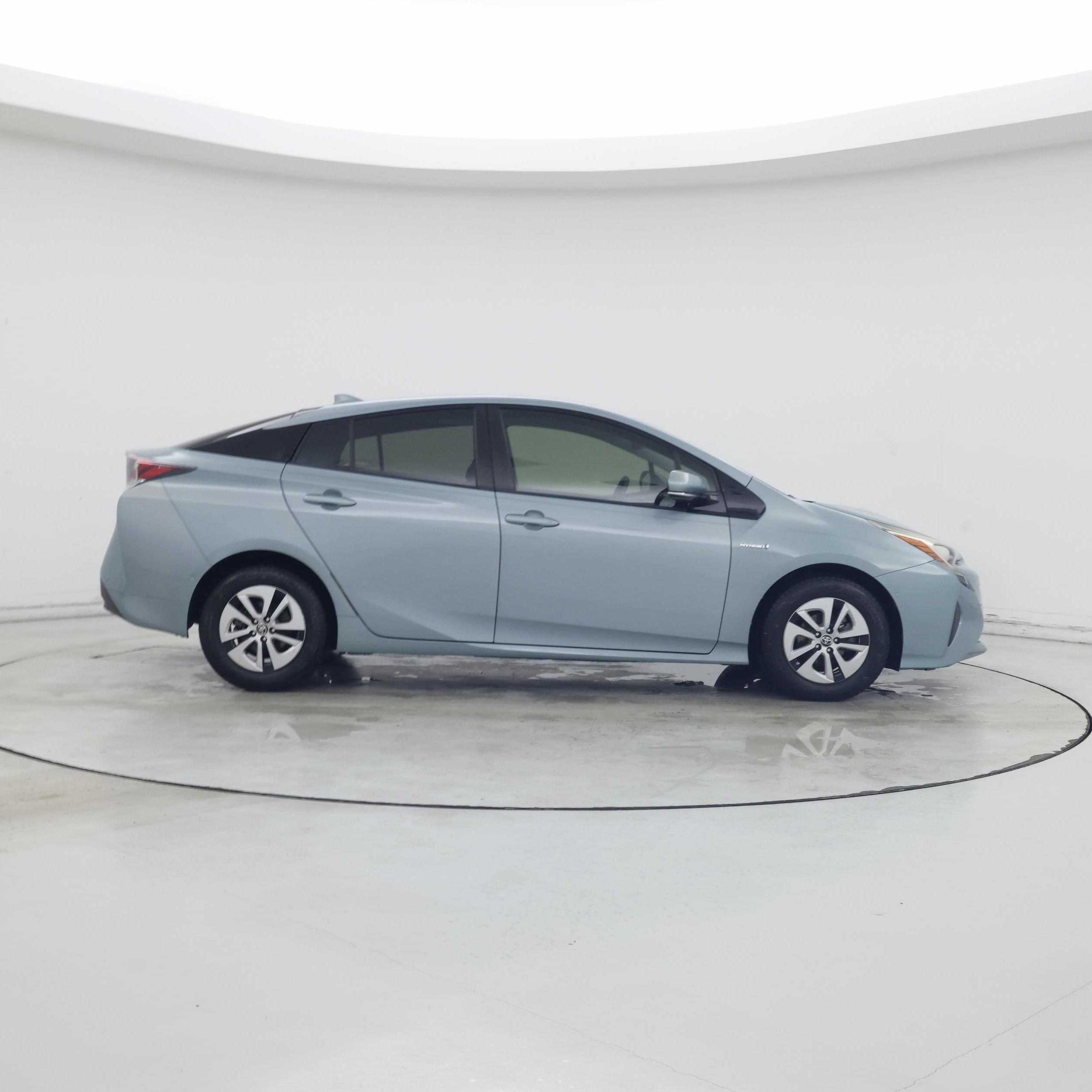 Thumbnail: 2018 Toyota Prius - 7