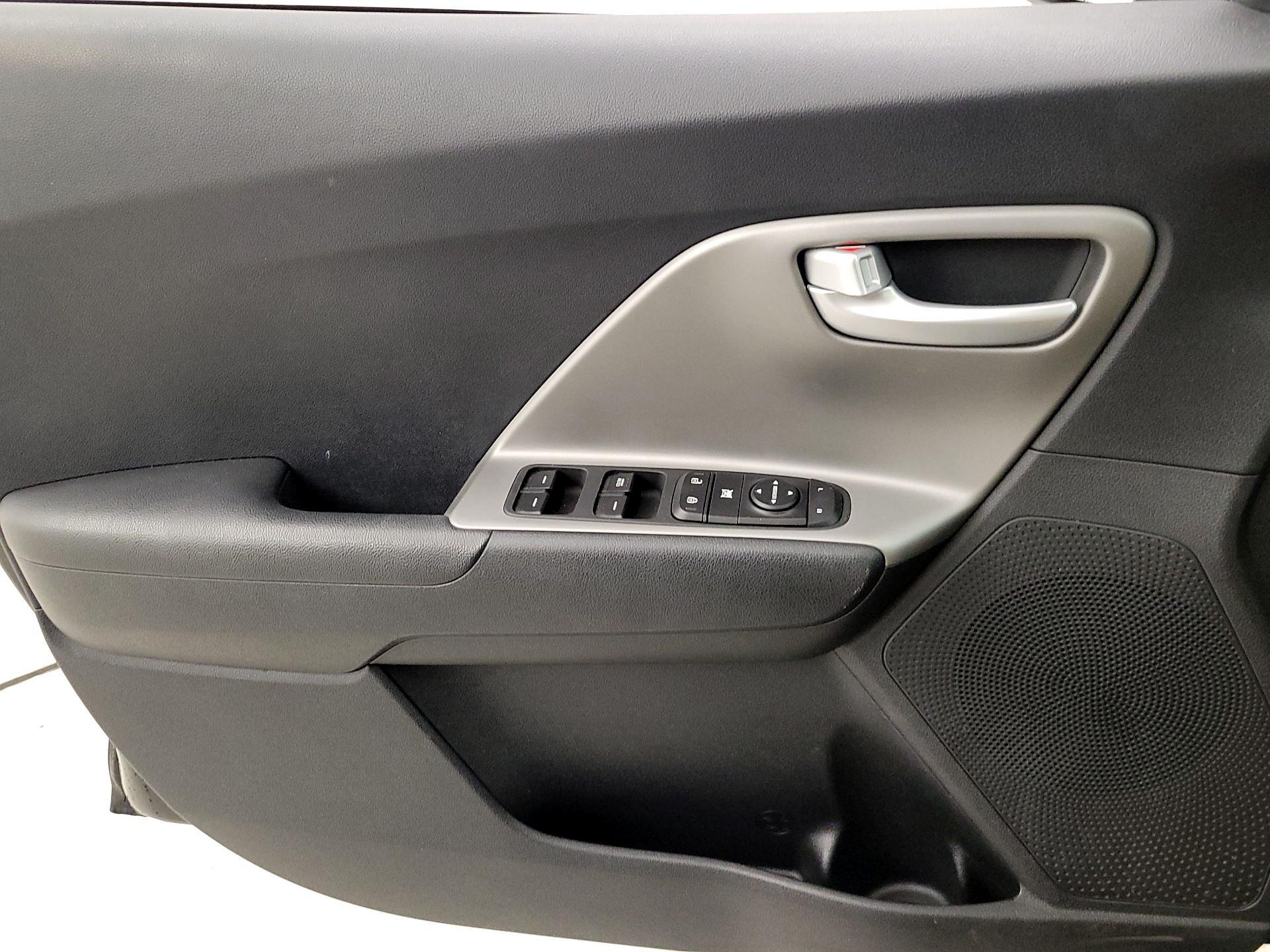 Thumbnail: 2019 Kia Niro - 12