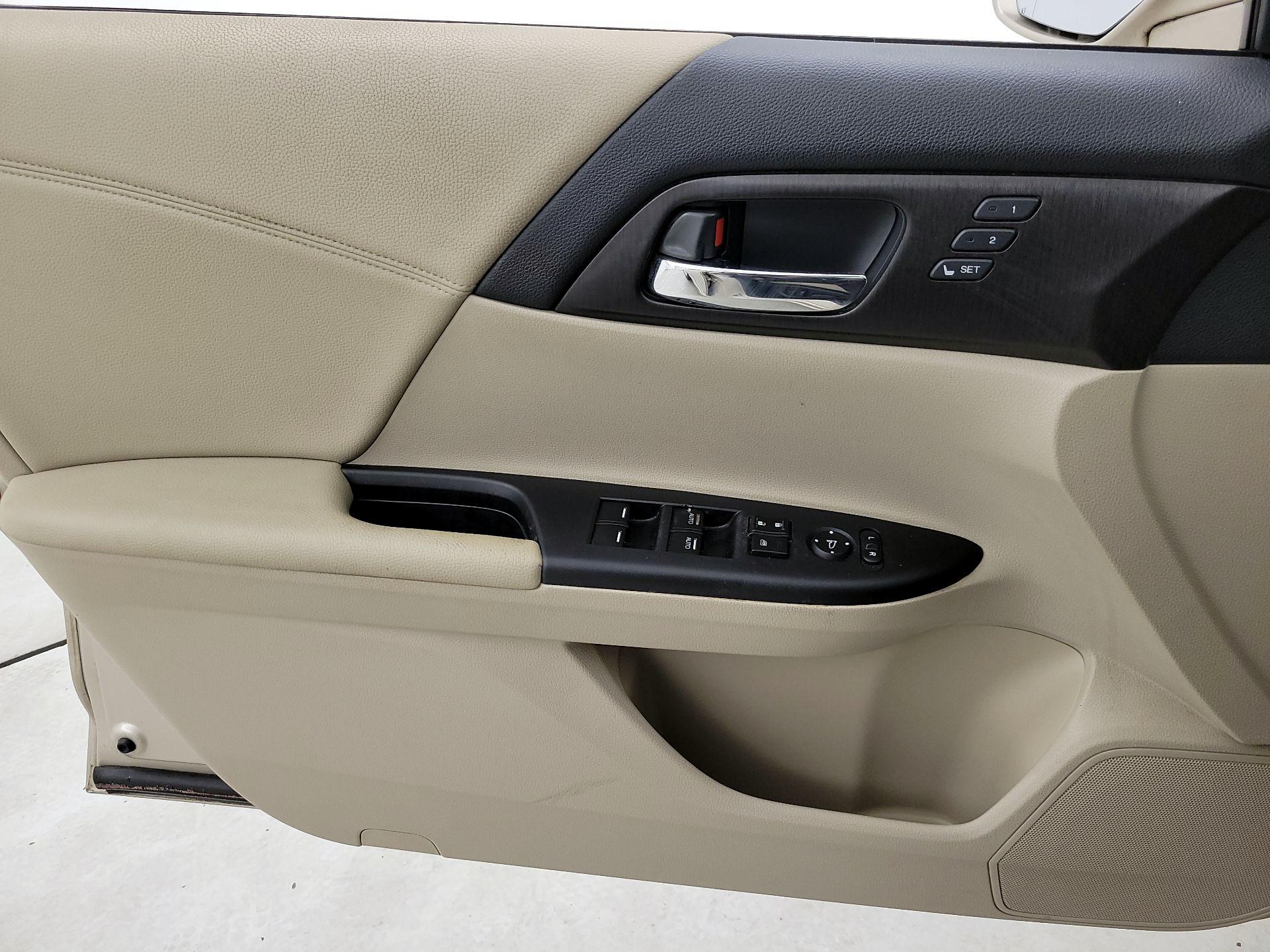 Thumbnail: 2015 Honda Accord - 12