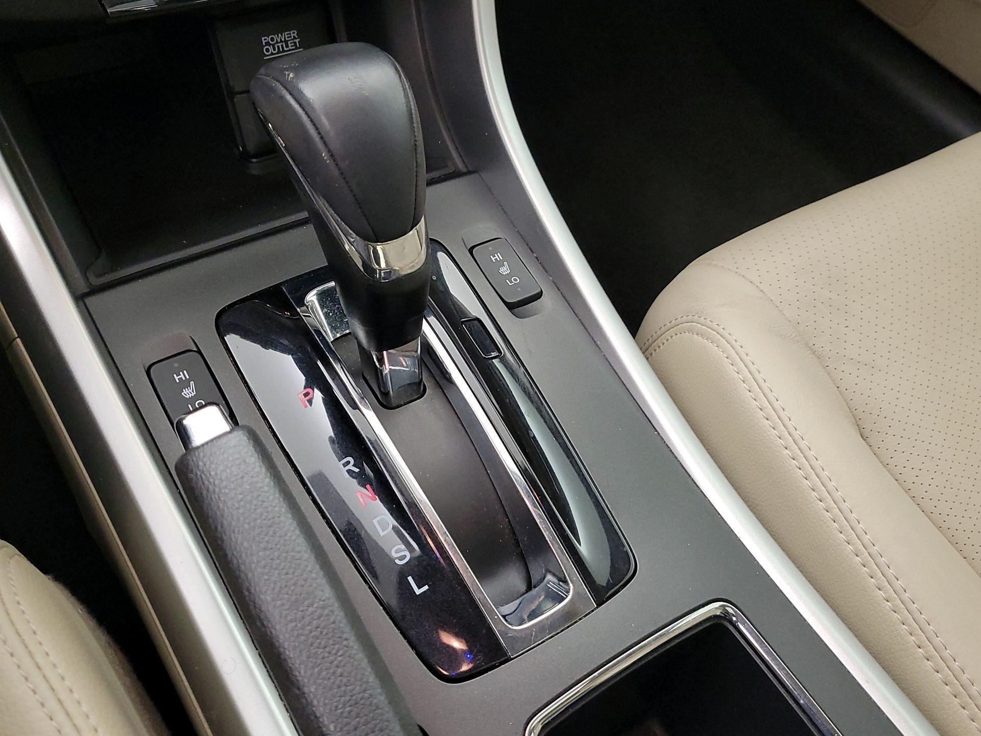 Thumbnail: 2015 Honda Accord - 17