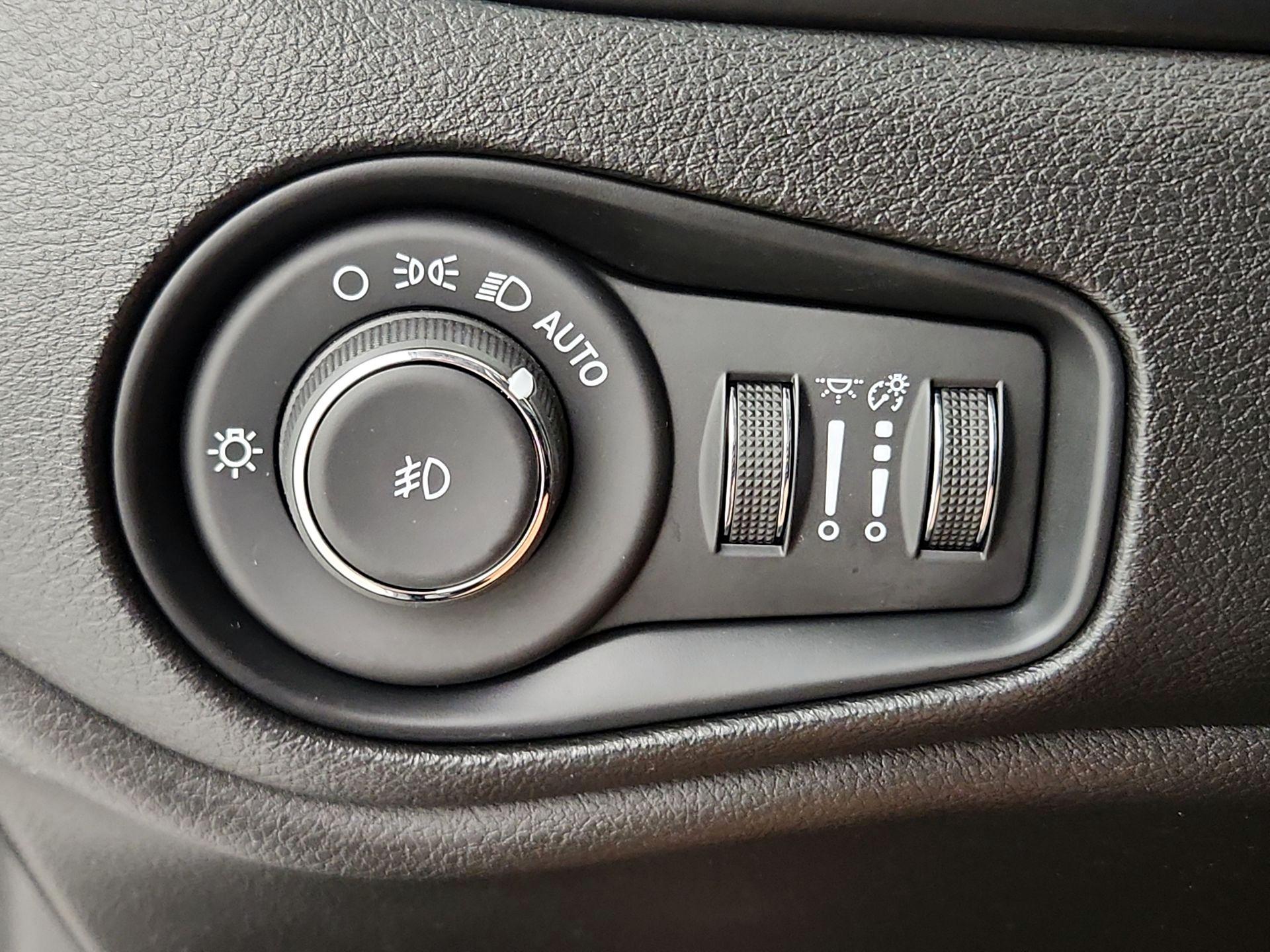 Thumbnail: 2020 Jeep Renegade - 13