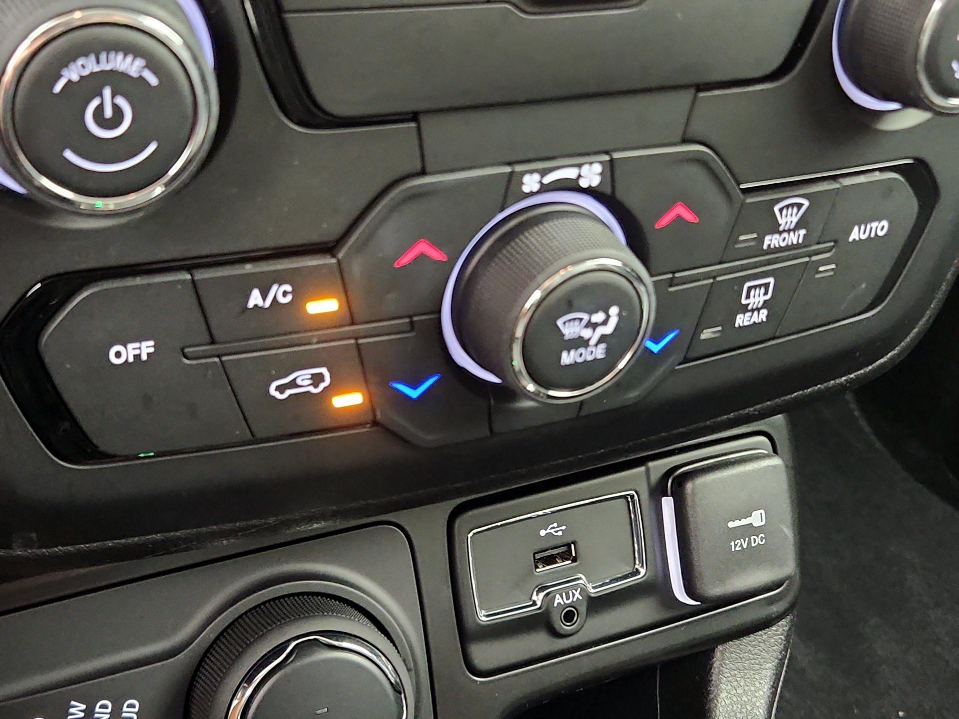 Thumbnail: 2020 Jeep Renegade - 16