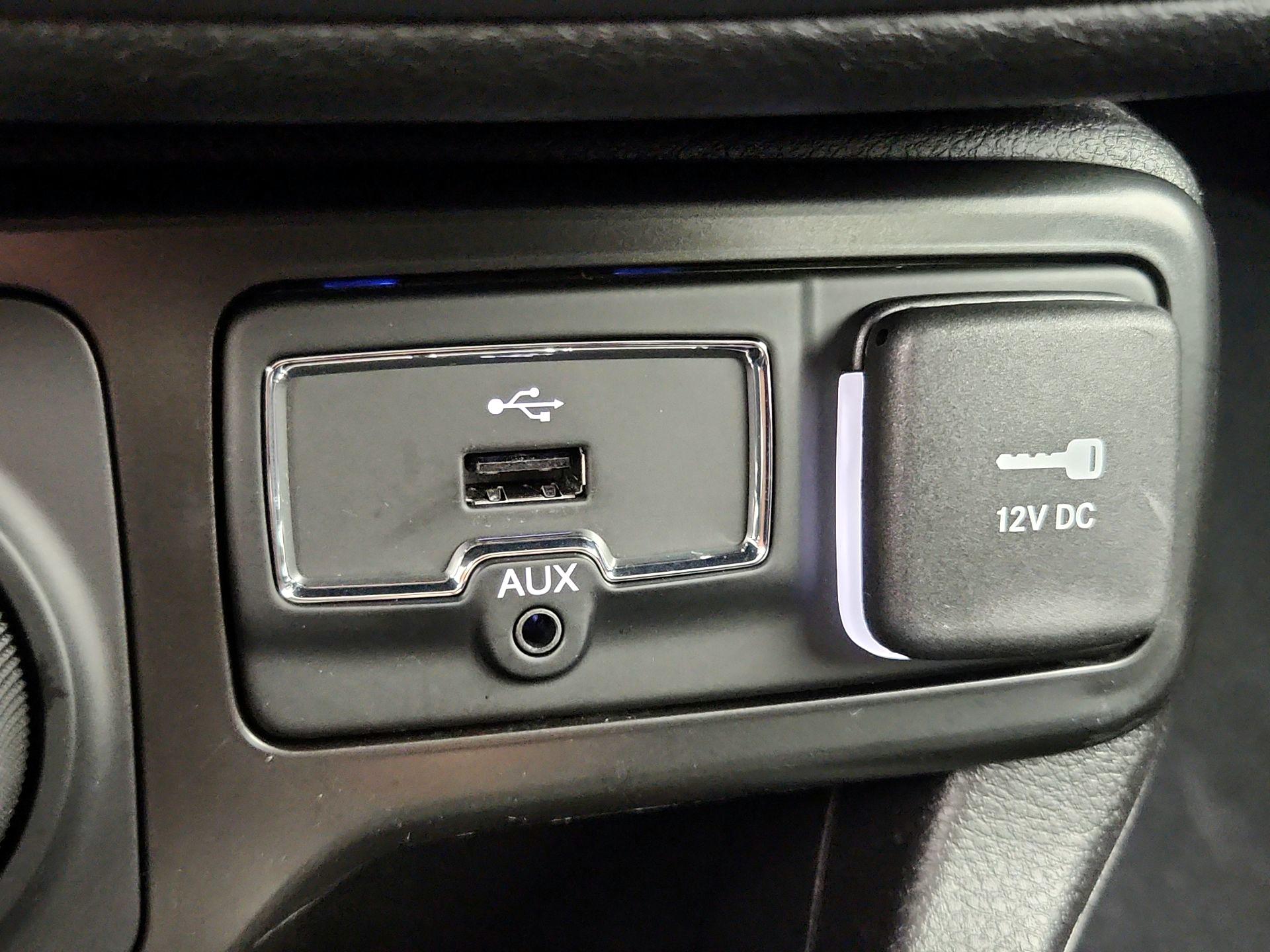 Thumbnail: 2020 Jeep Renegade - 18