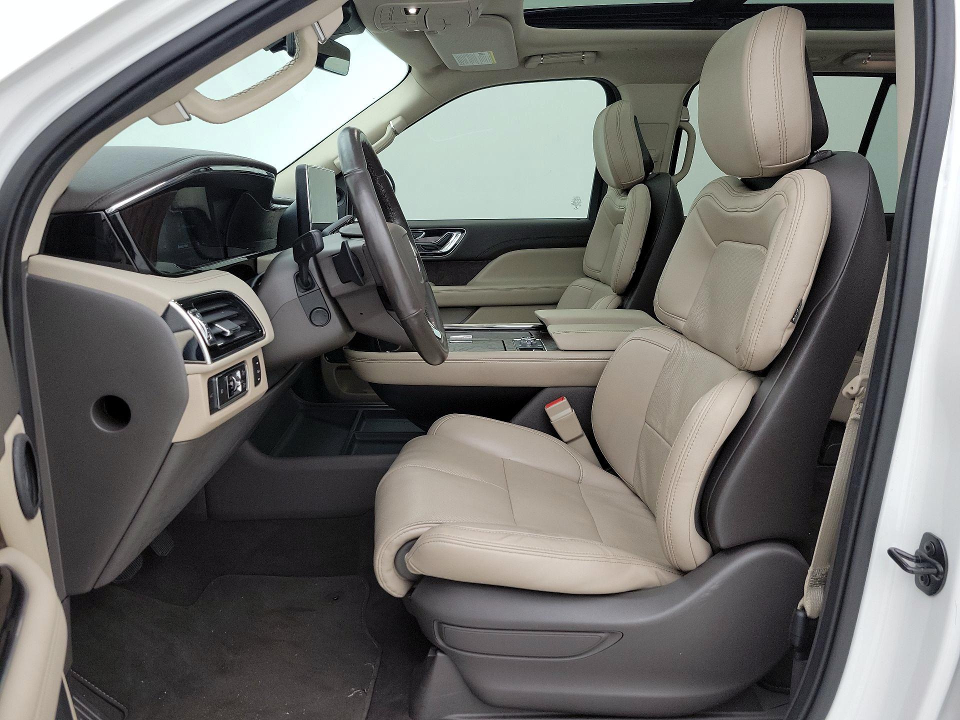 Thumbnail: 2022 Lincoln Navigator - 11