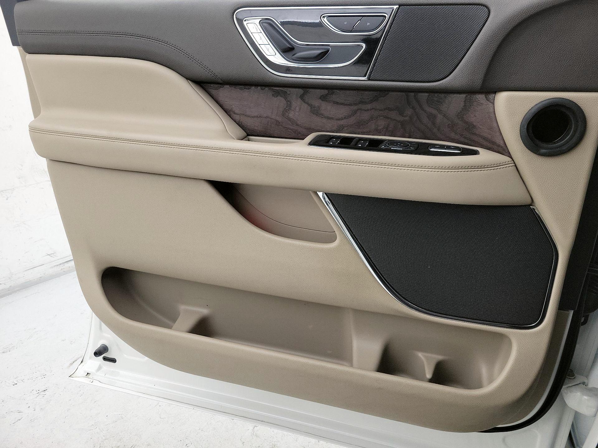 Thumbnail: 2022 Lincoln Navigator - 12