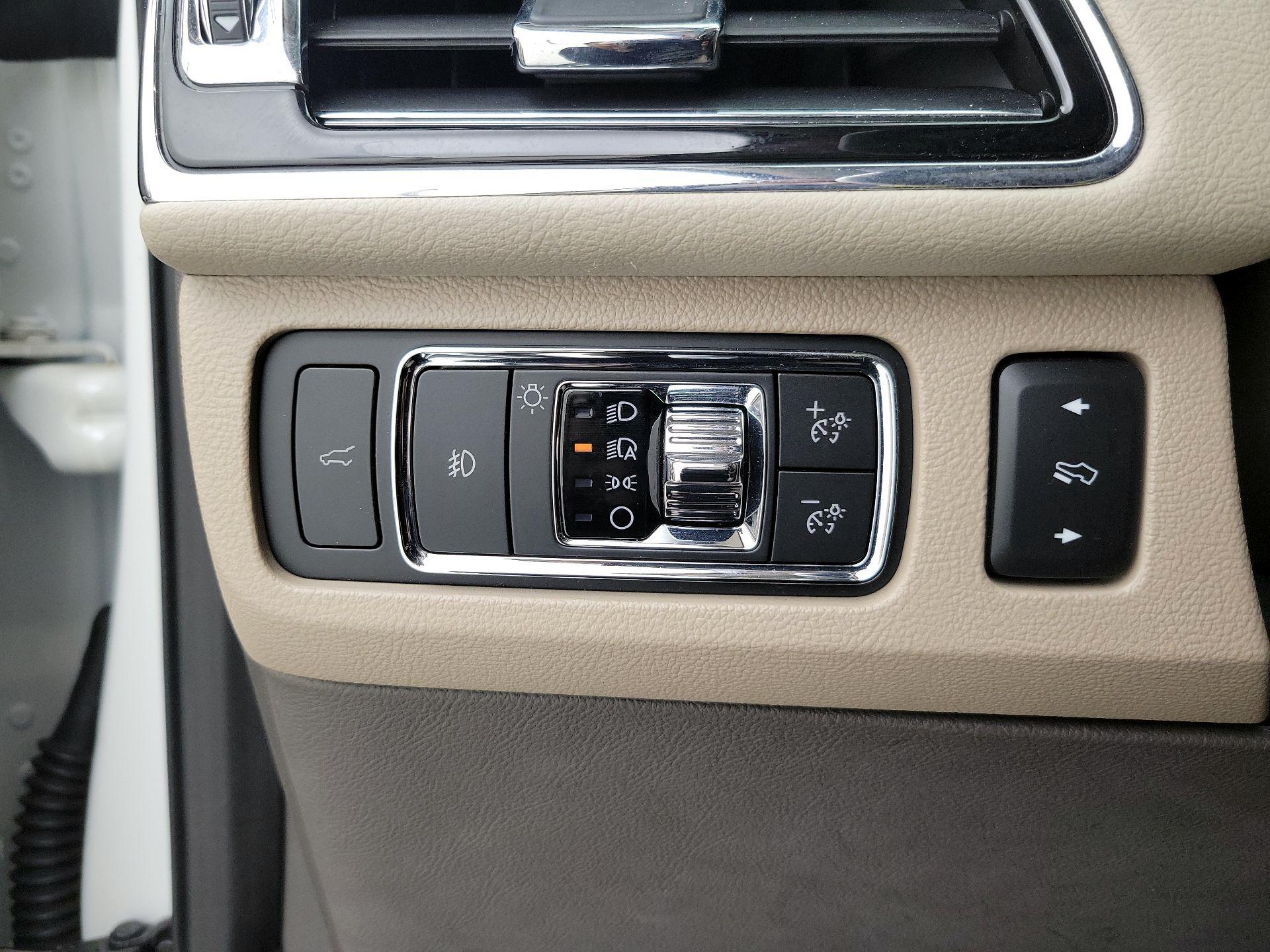 Thumbnail: 2022 Lincoln Navigator - 13