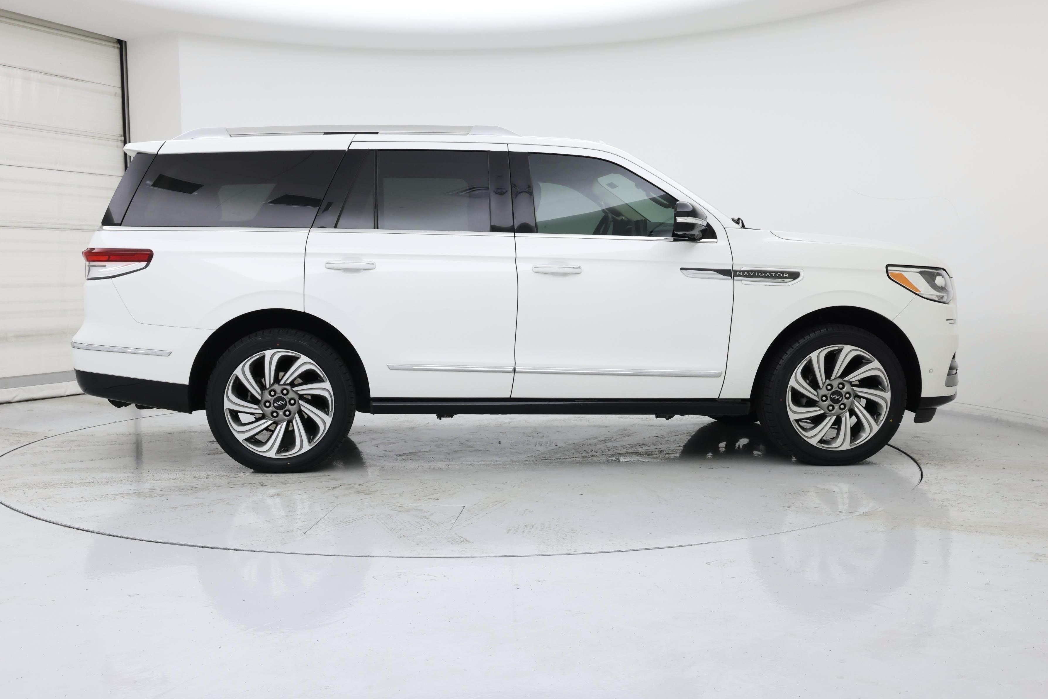 Thumbnail: 2022 Lincoln Navigator - 7