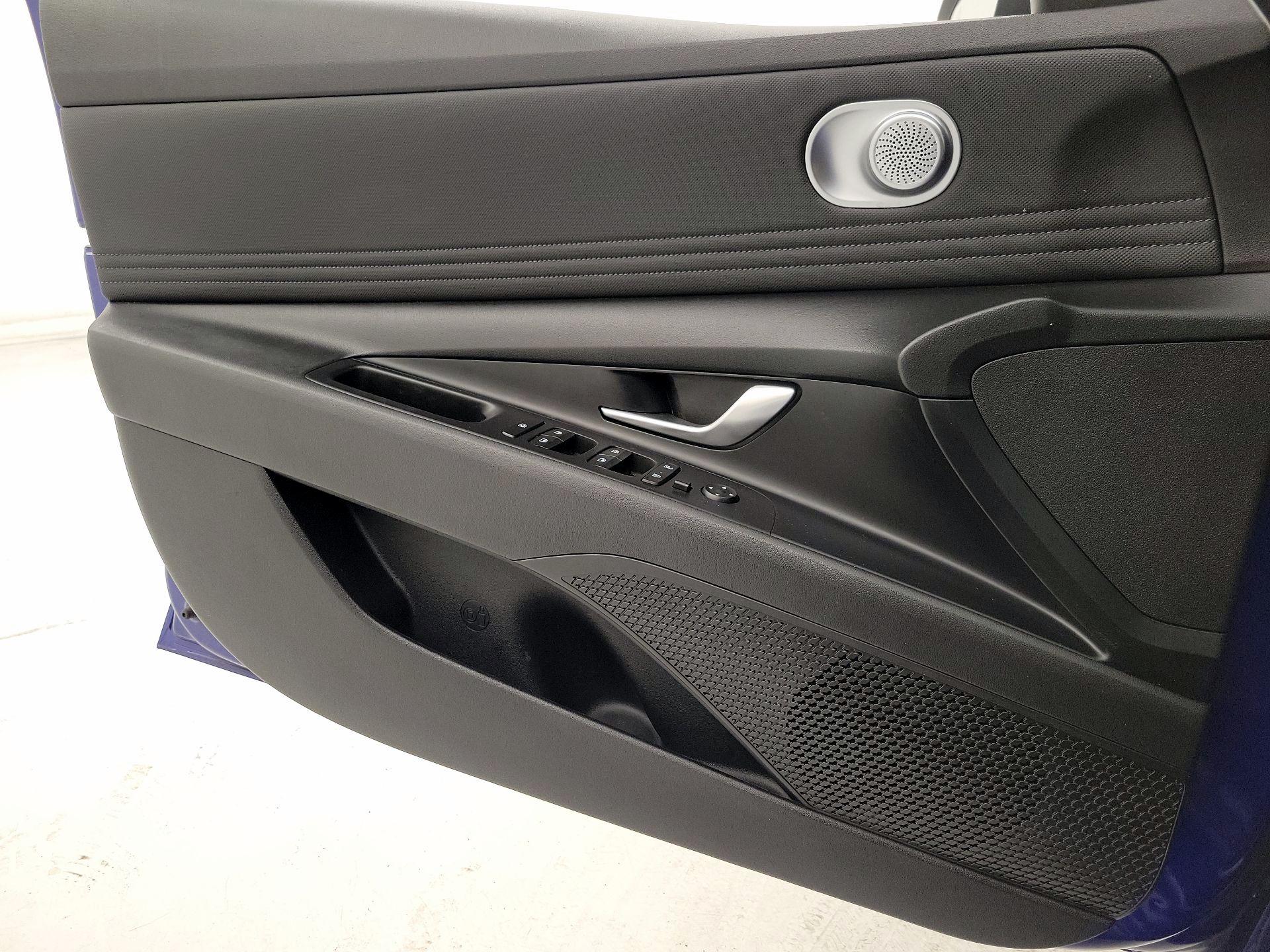 Thumbnail: 2021 Hyundai Elantra - 12