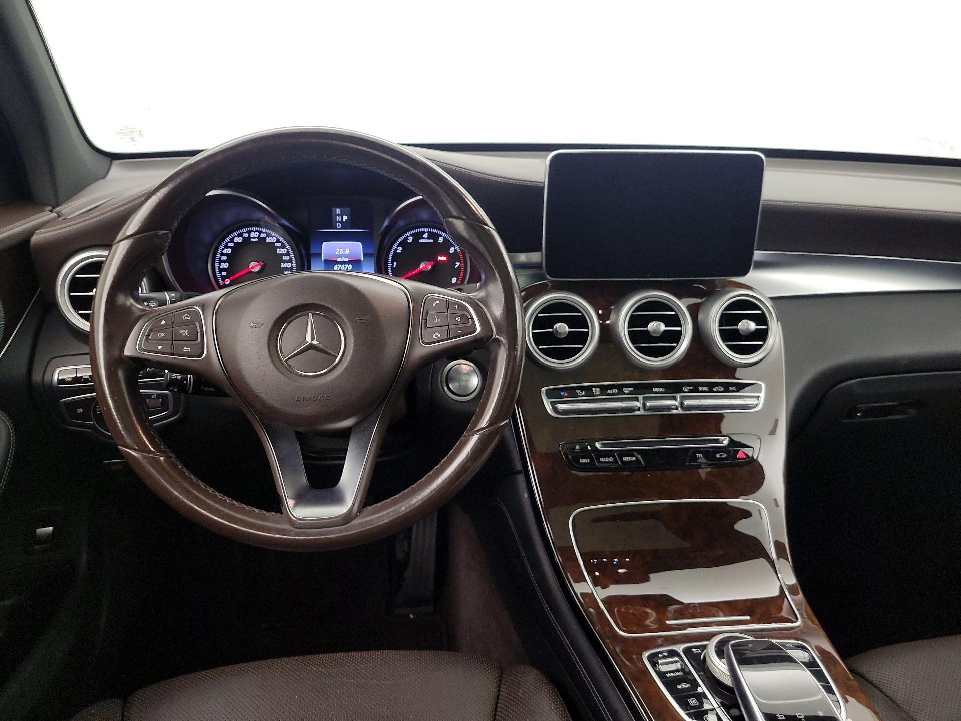 Thumbnail: 2016 Mercedes-Benz GLC - 10