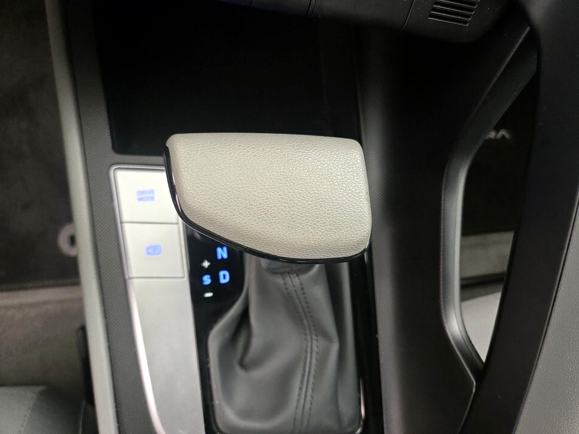 Thumbnail: 2023 Hyundai Elantra - 17