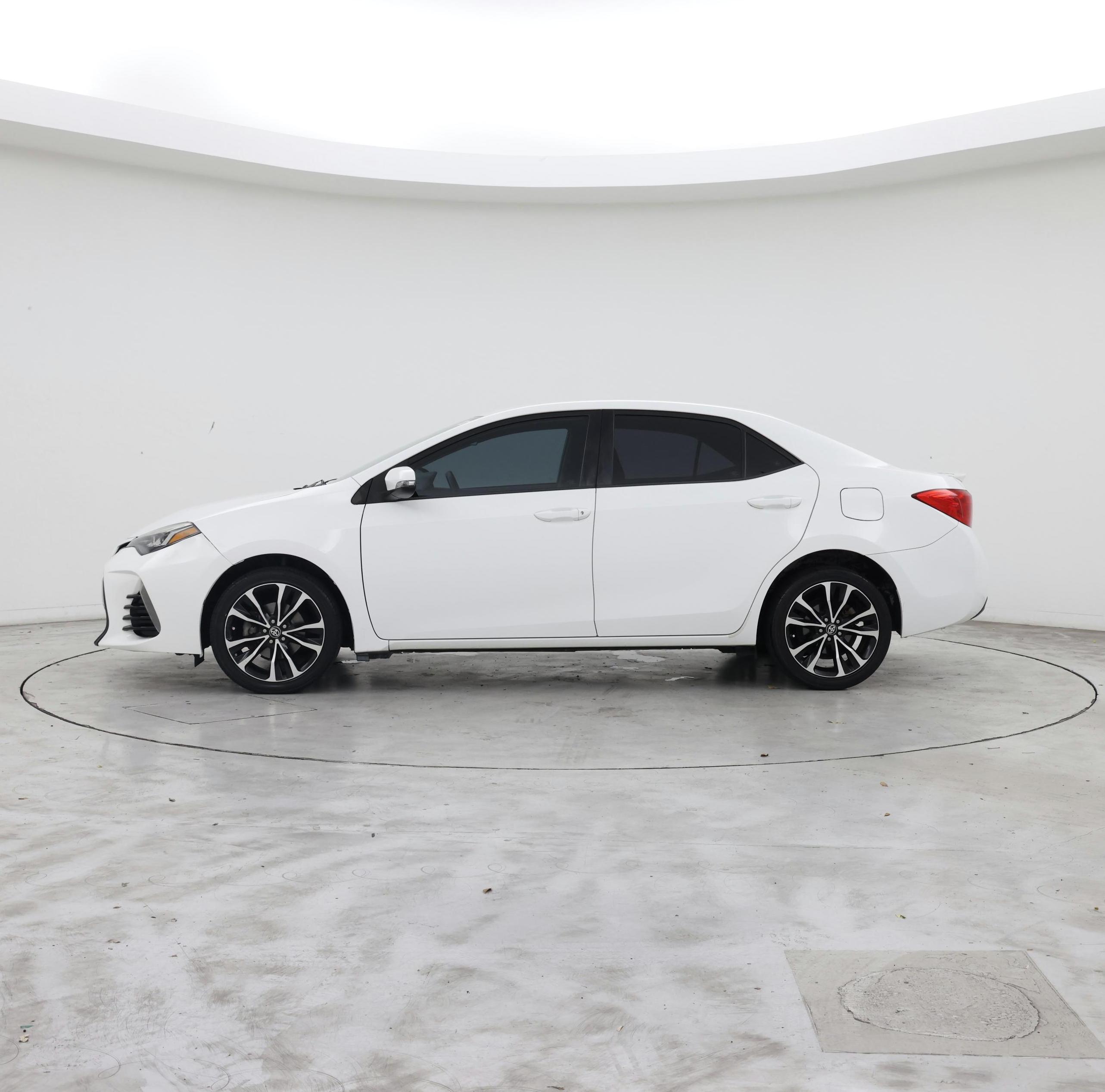 Thumbnail: 2018 Toyota Corolla - 3