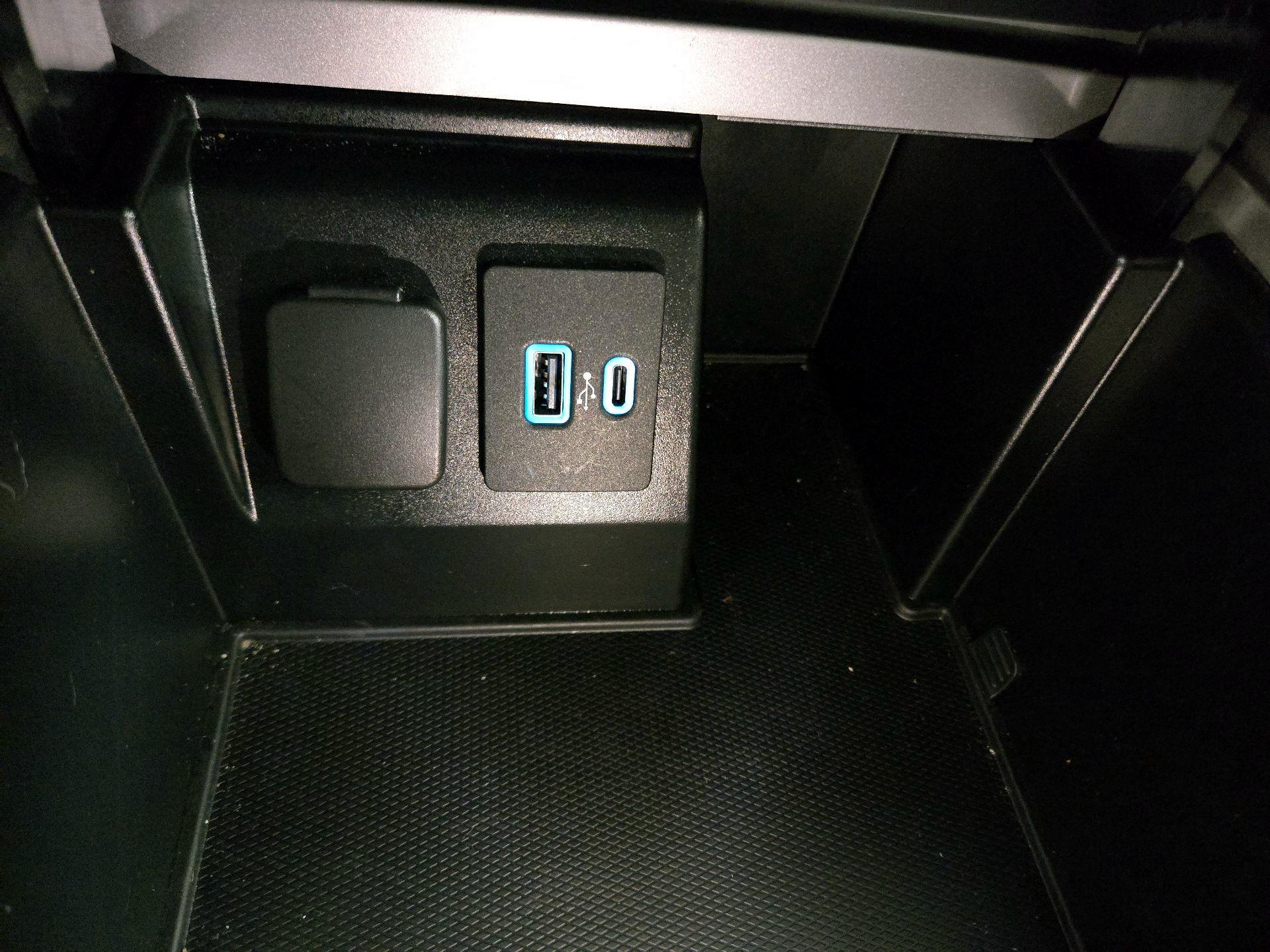 Thumbnail: 2020 Ford Explorer - 18