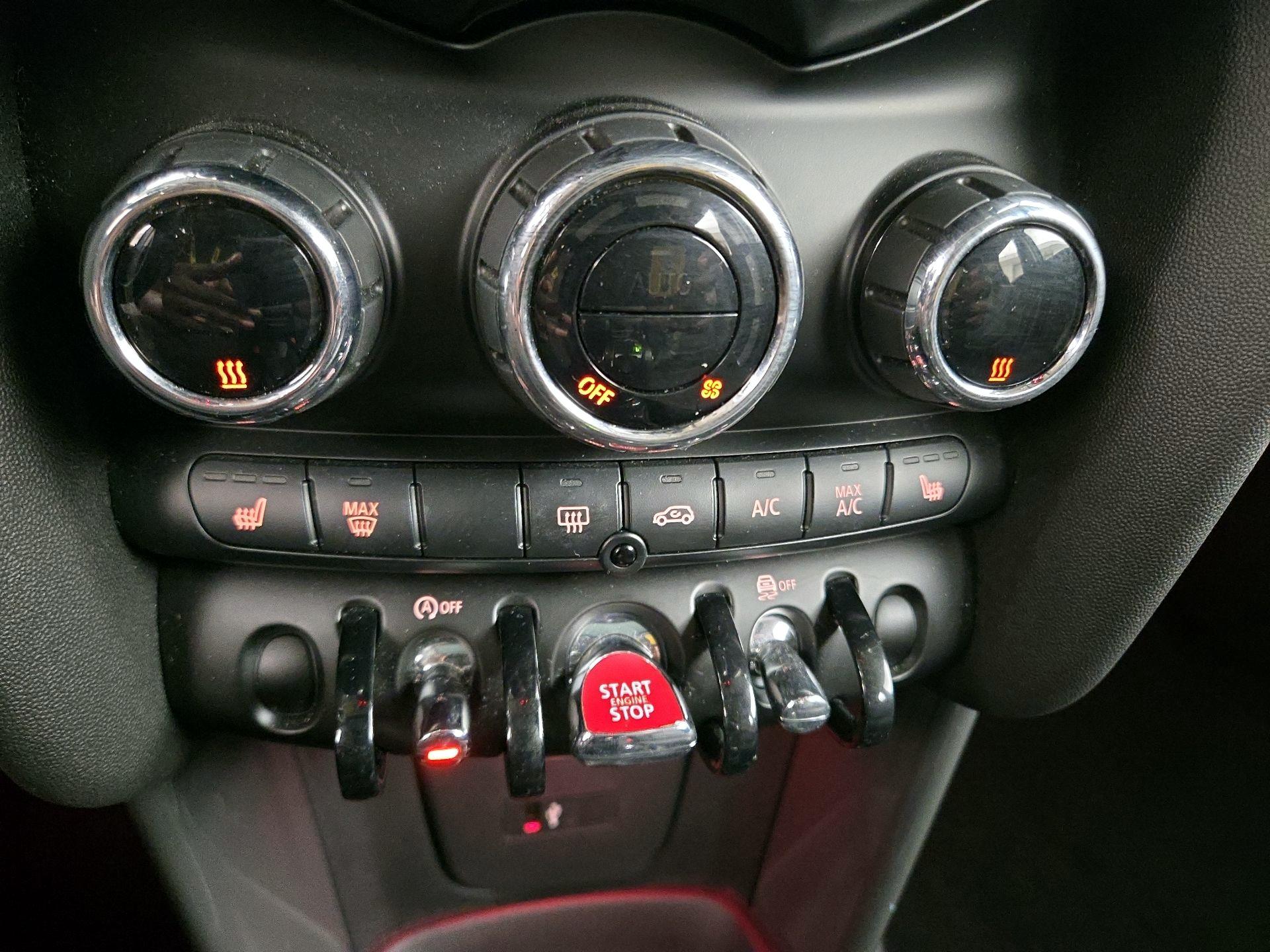 Thumbnail: 2019 MINI Cooper Hardtop - 16