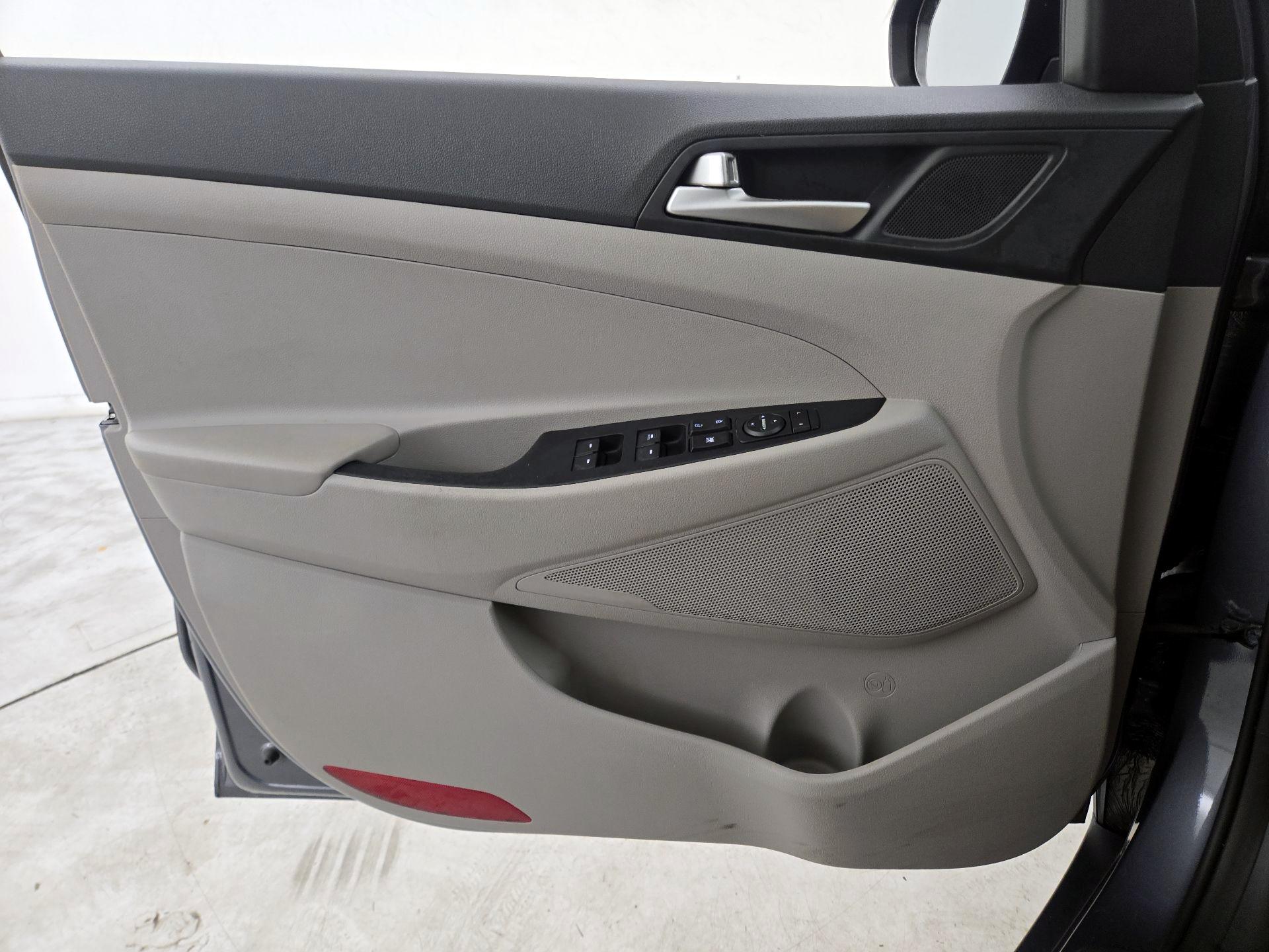 Thumbnail: 2019 Hyundai Tucson - 12