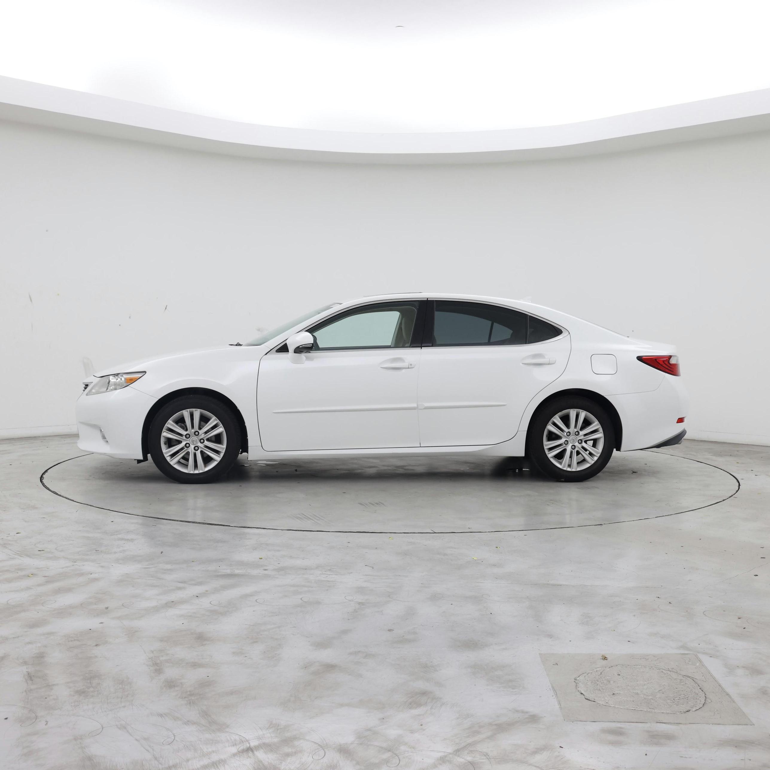 Thumbnail: 2014 Lexus ES - 3