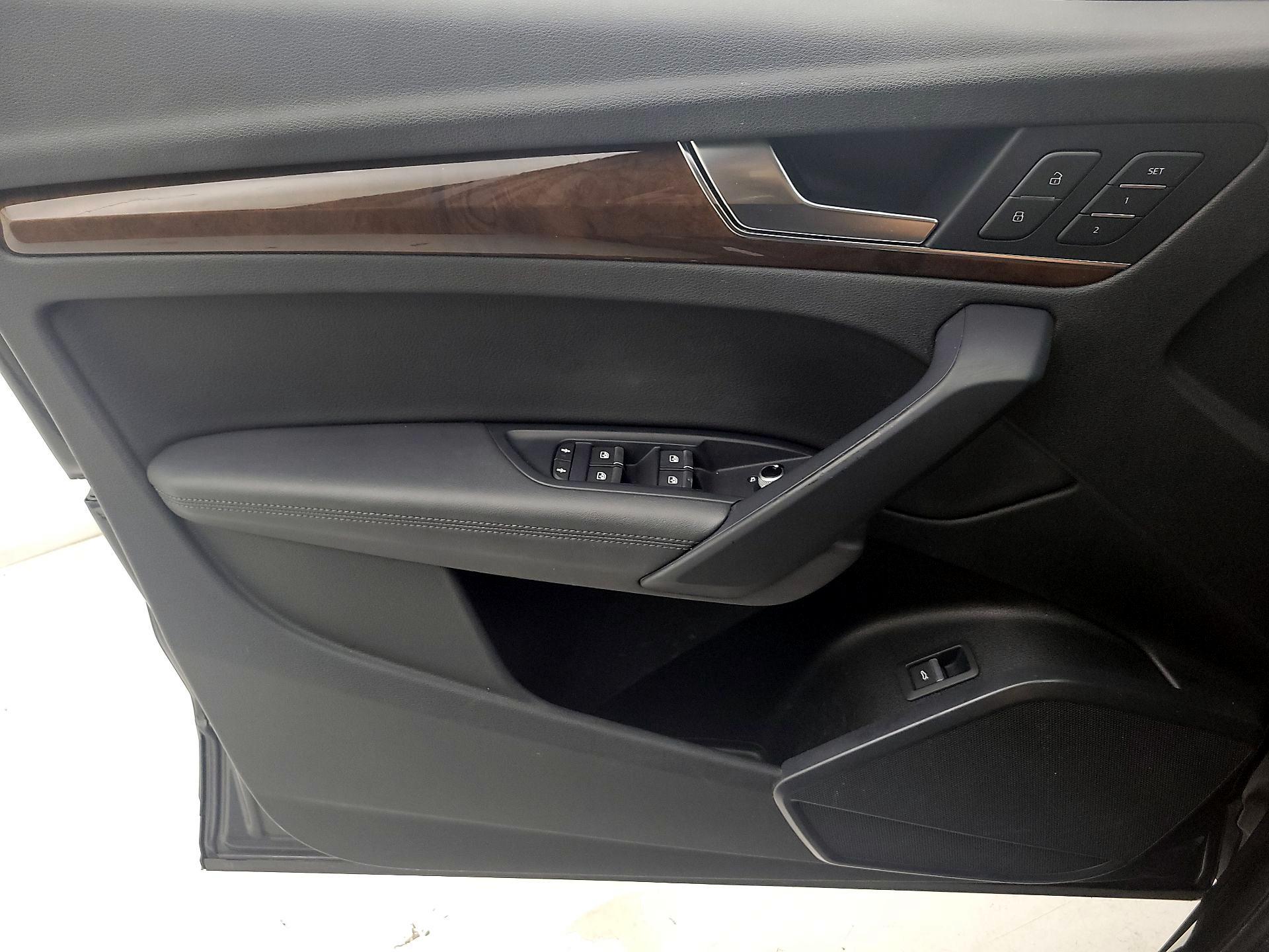 Thumbnail: 2020 Audi Q5 - 10