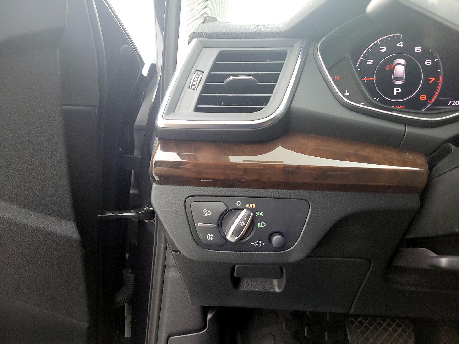 Thumbnail: 2020 Audi Q5 - 11