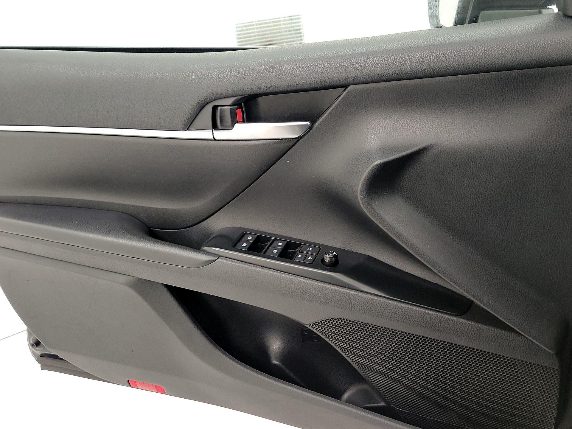 Thumbnail: 2020 Toyota Camry - 12