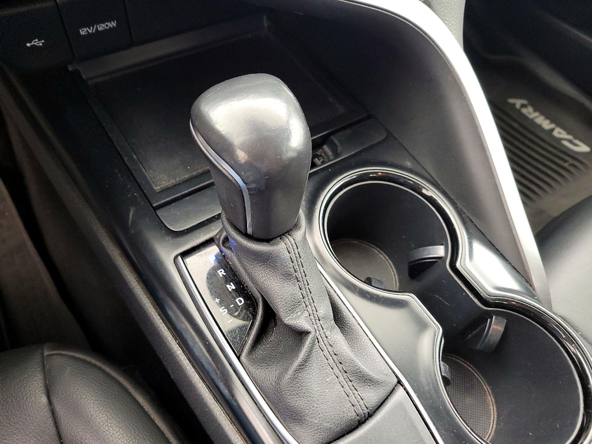 Thumbnail: 2020 Toyota Camry - 17