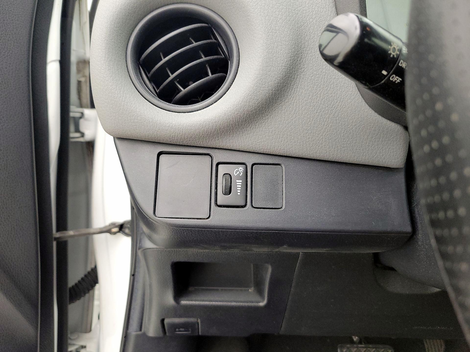 Thumbnail: 2016 Toyota Yaris - 11