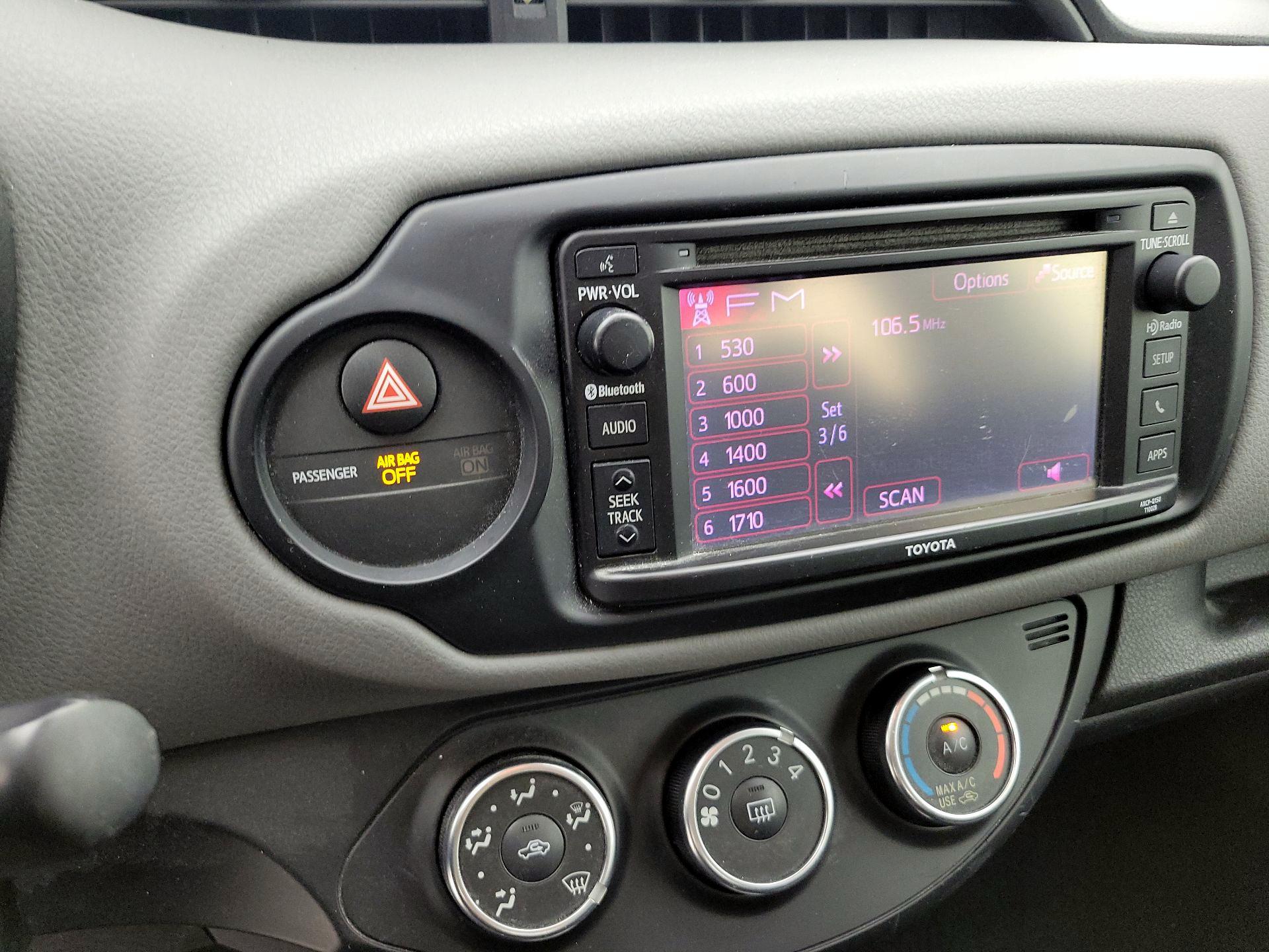 Thumbnail: 2016 Toyota Yaris - 12